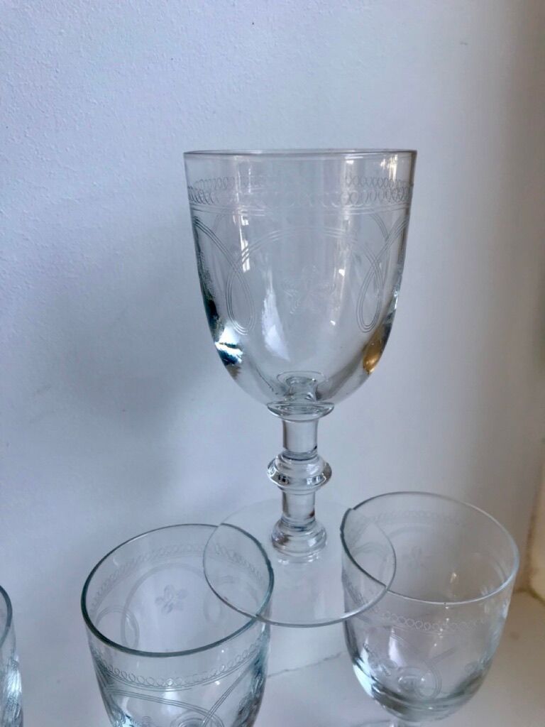 Set of 4 crystal wine glasses engraved 40-50 years