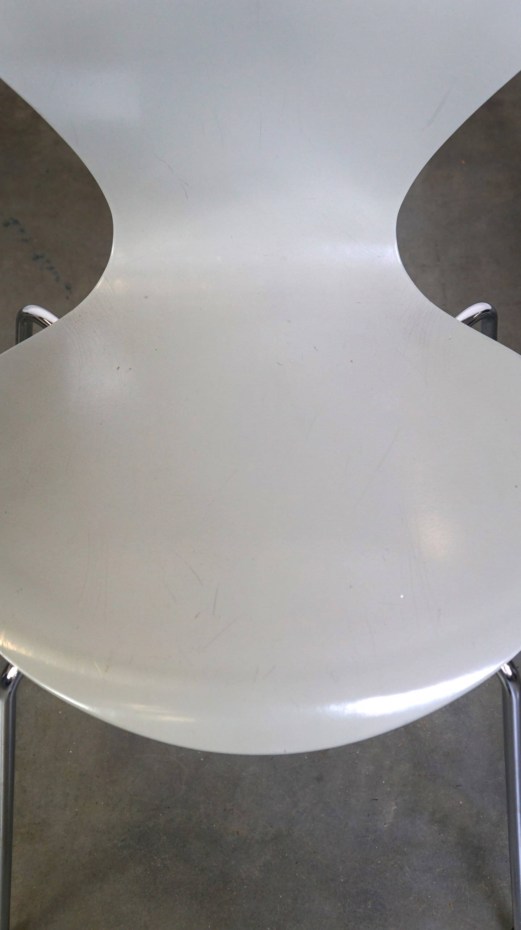 Set of 4 original grey Fritz Hansen butterfly chairs from 1984 Danish design