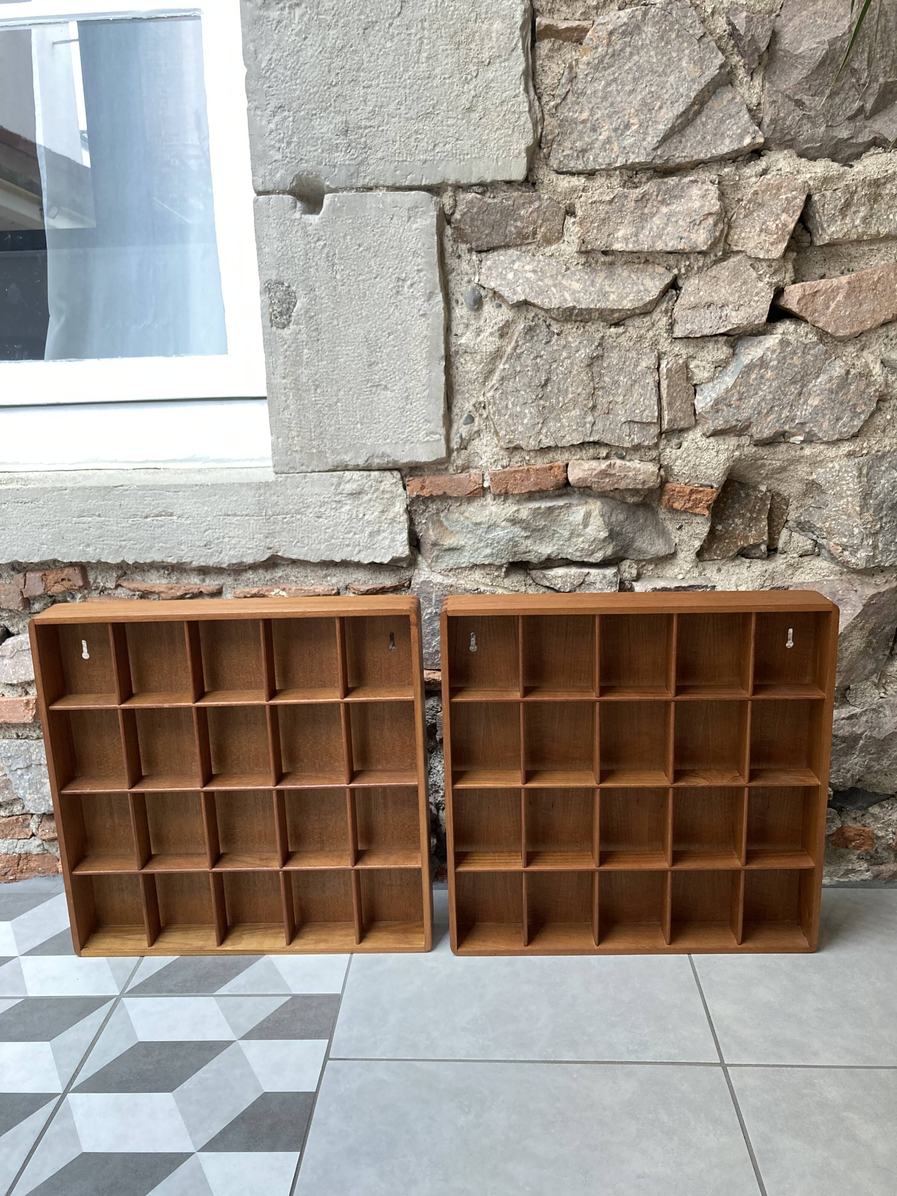 2 casiers muraux vintage en teck