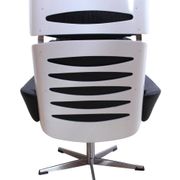 Fauteuil Lounge de l'ère spatiale, laque blanche, cuir, aspect reptile, Allemagne, années 1970.