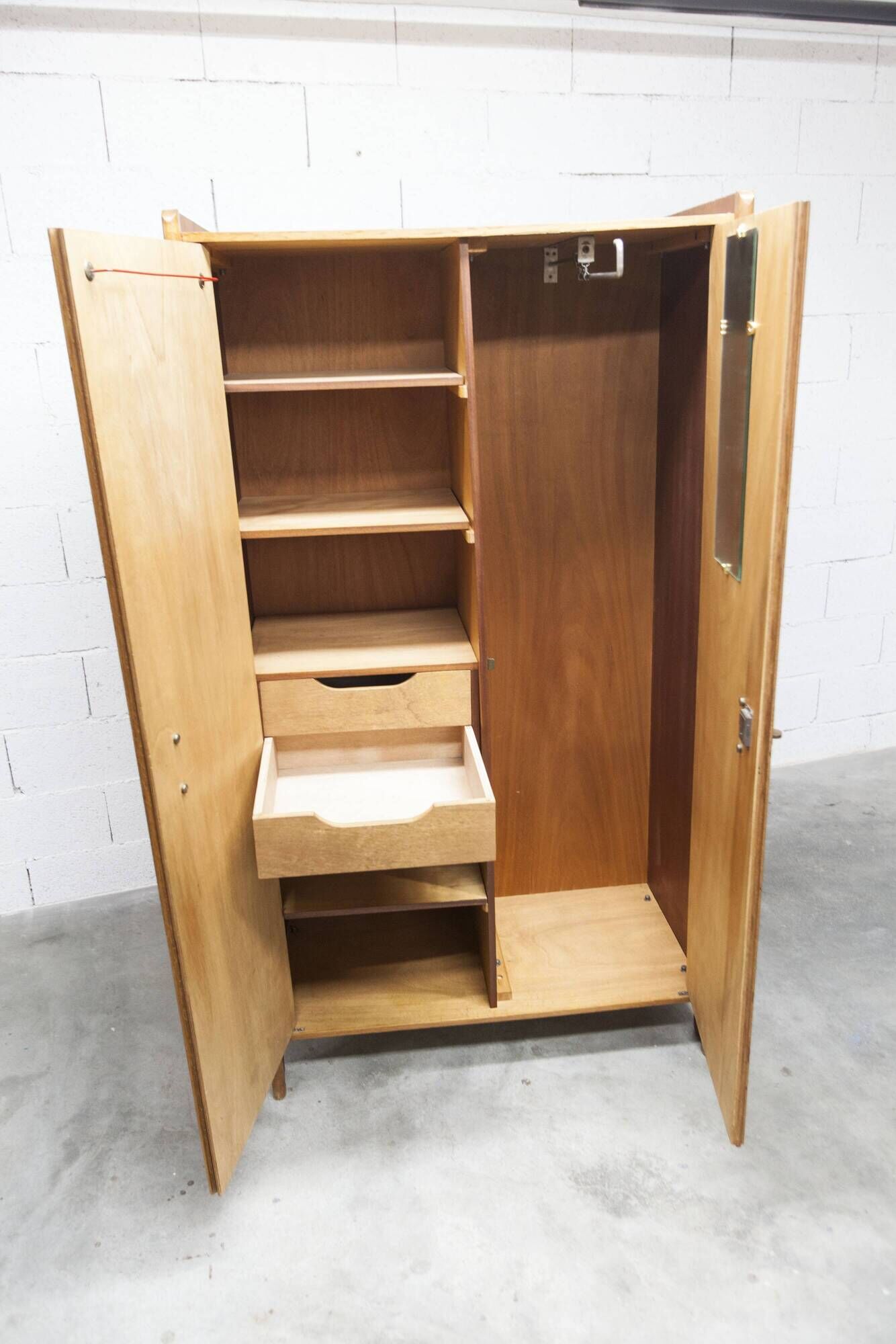 1950s Mid-Century Modern oak wardrobe with 2 doors and 2 drawers.
