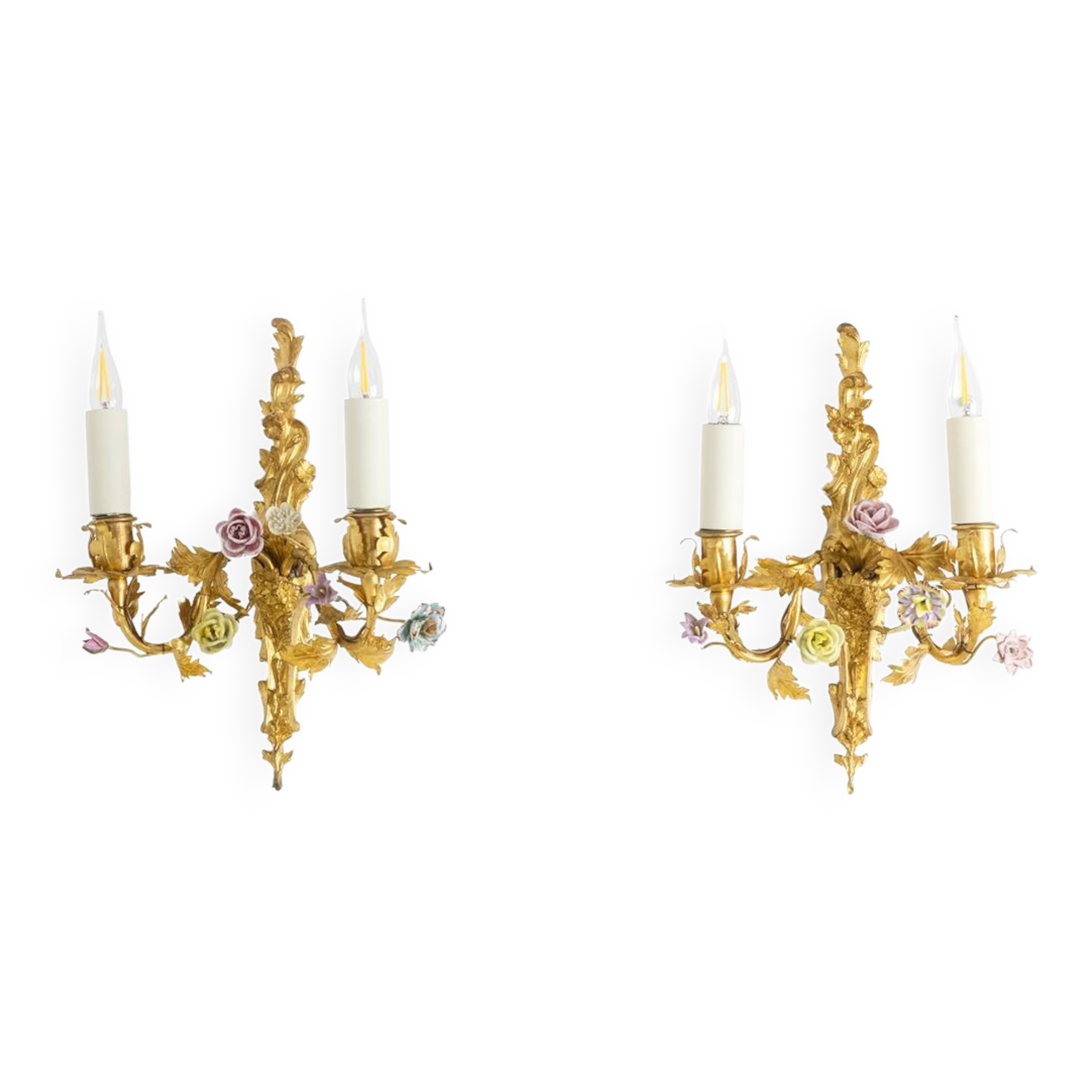 Pair of bronze wall lights with flower decoration. Circa 1880.