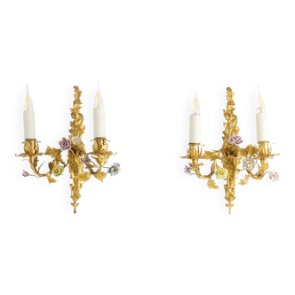 Pair of bronze wall lights with flower decoration. Circa 1880.