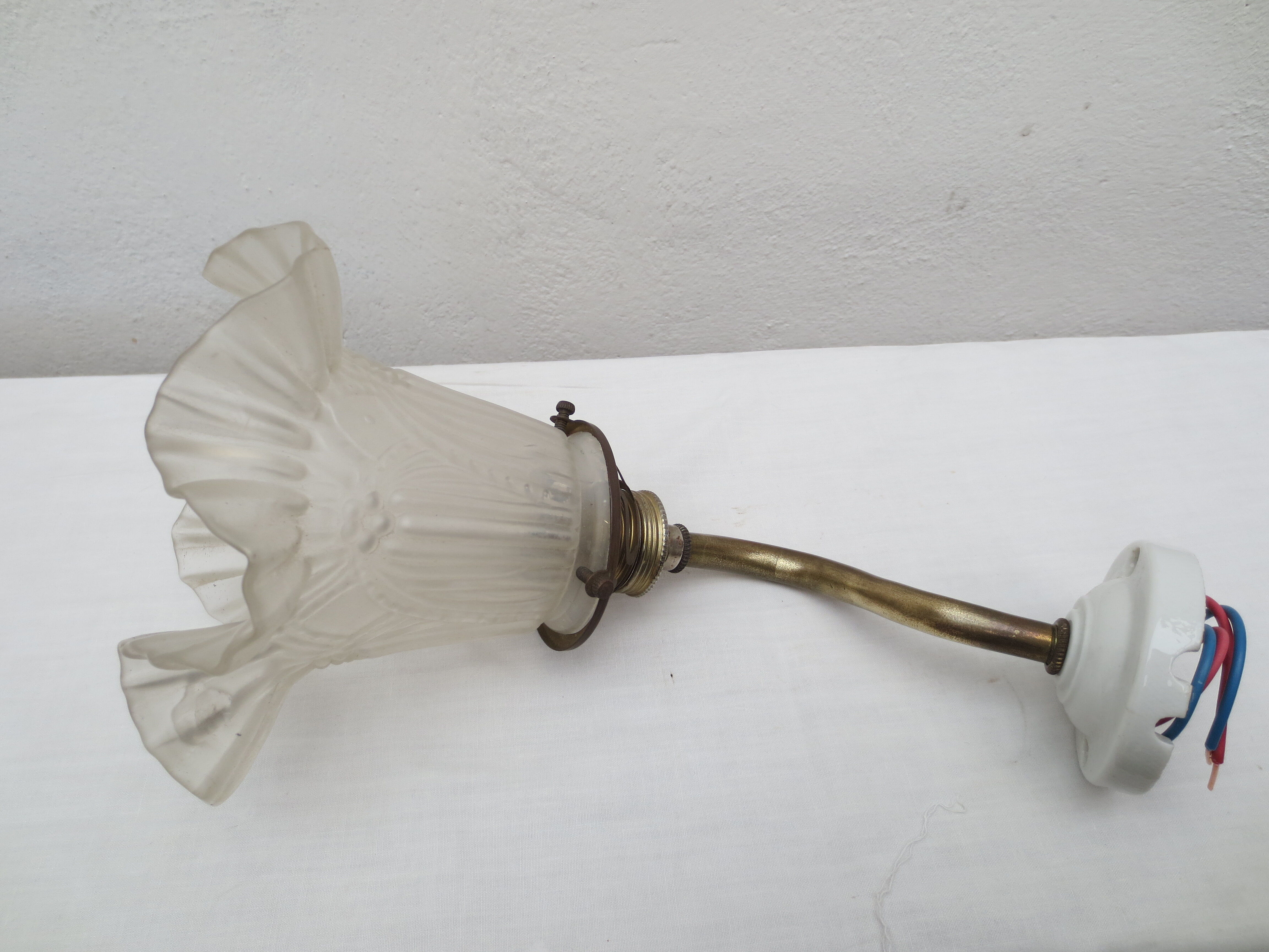 Gooseneck wall light with tulip