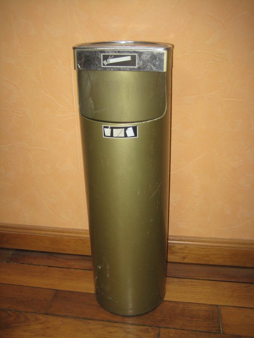 Bistro atmosphere 70, company ashtray