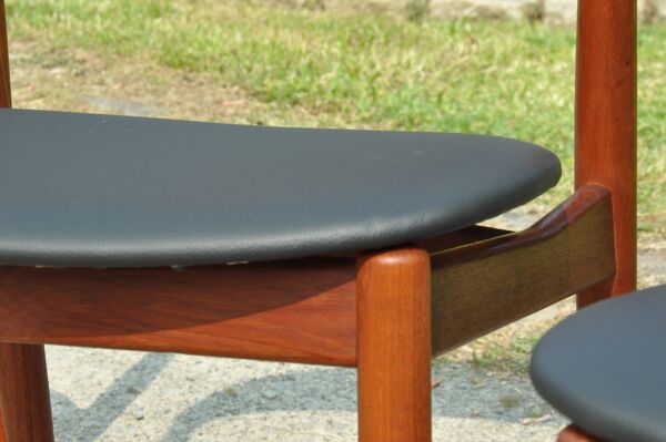 Chaises danoises Henri Walter Klein éditées par Bramin