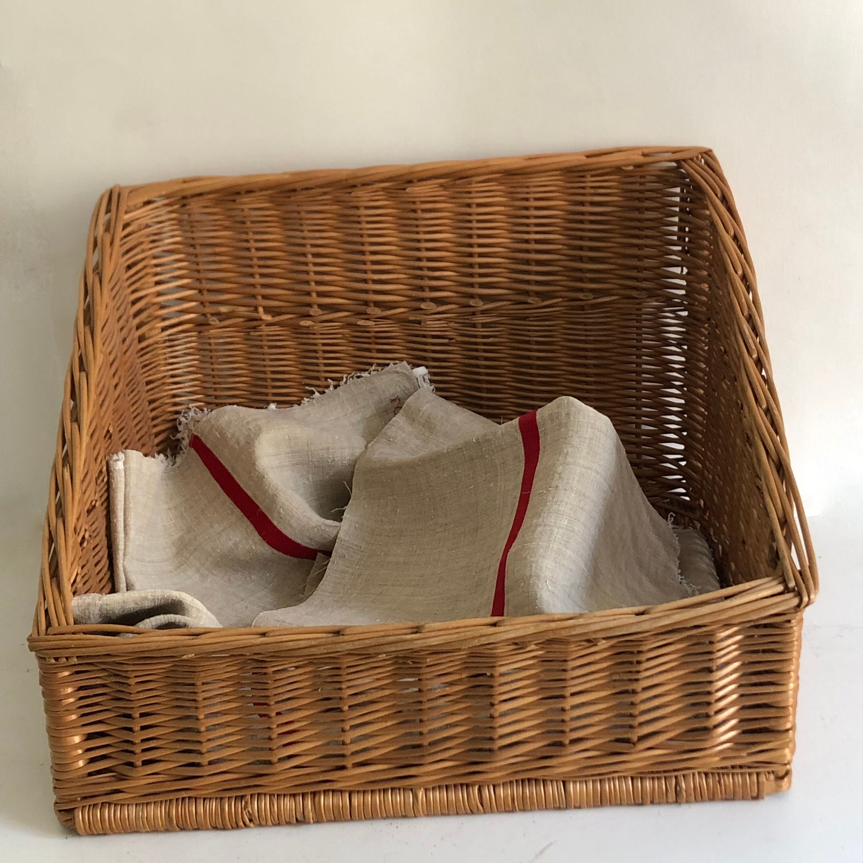 Baker's basket, wicker