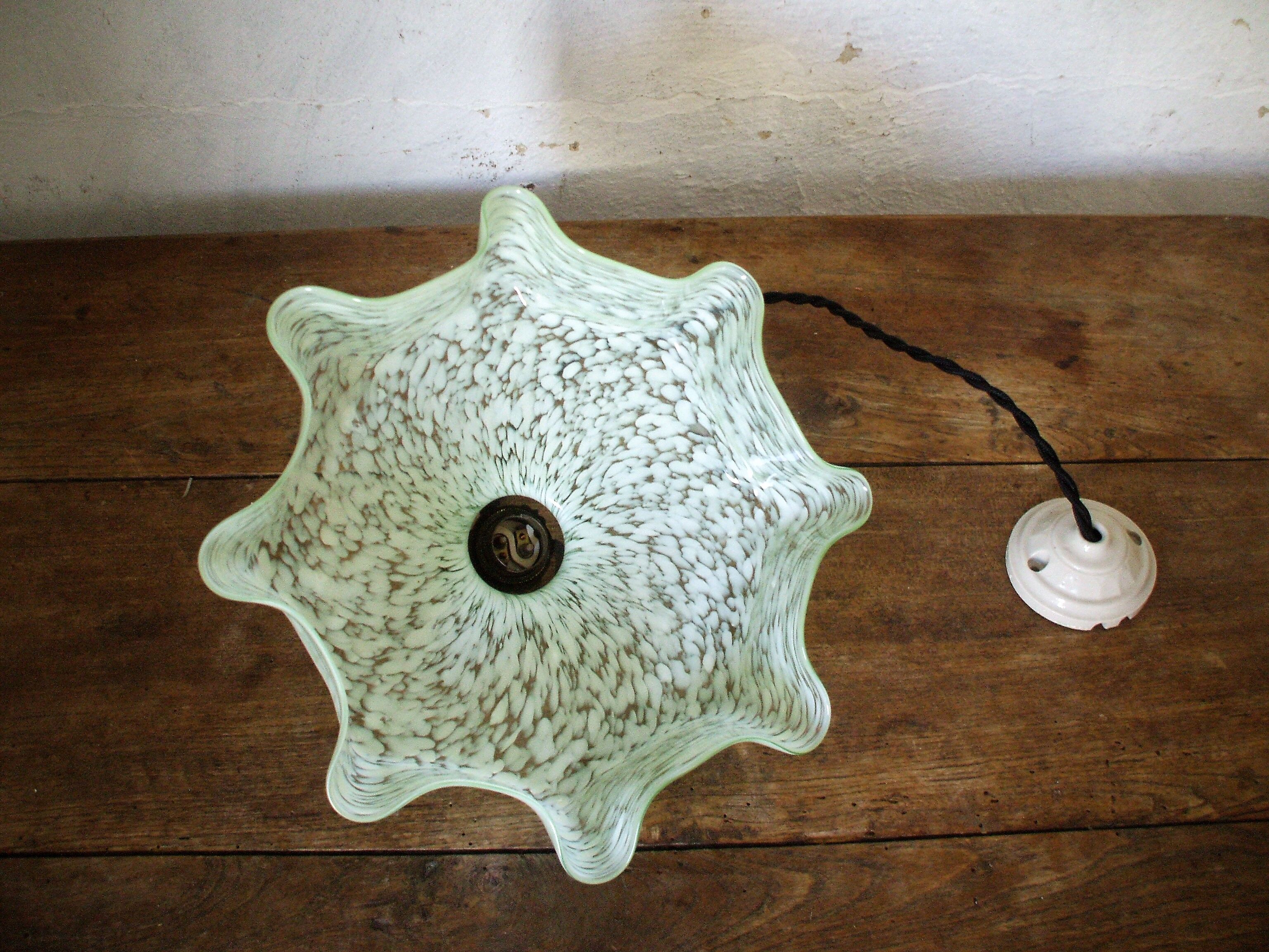 Suspension opaline green clichy