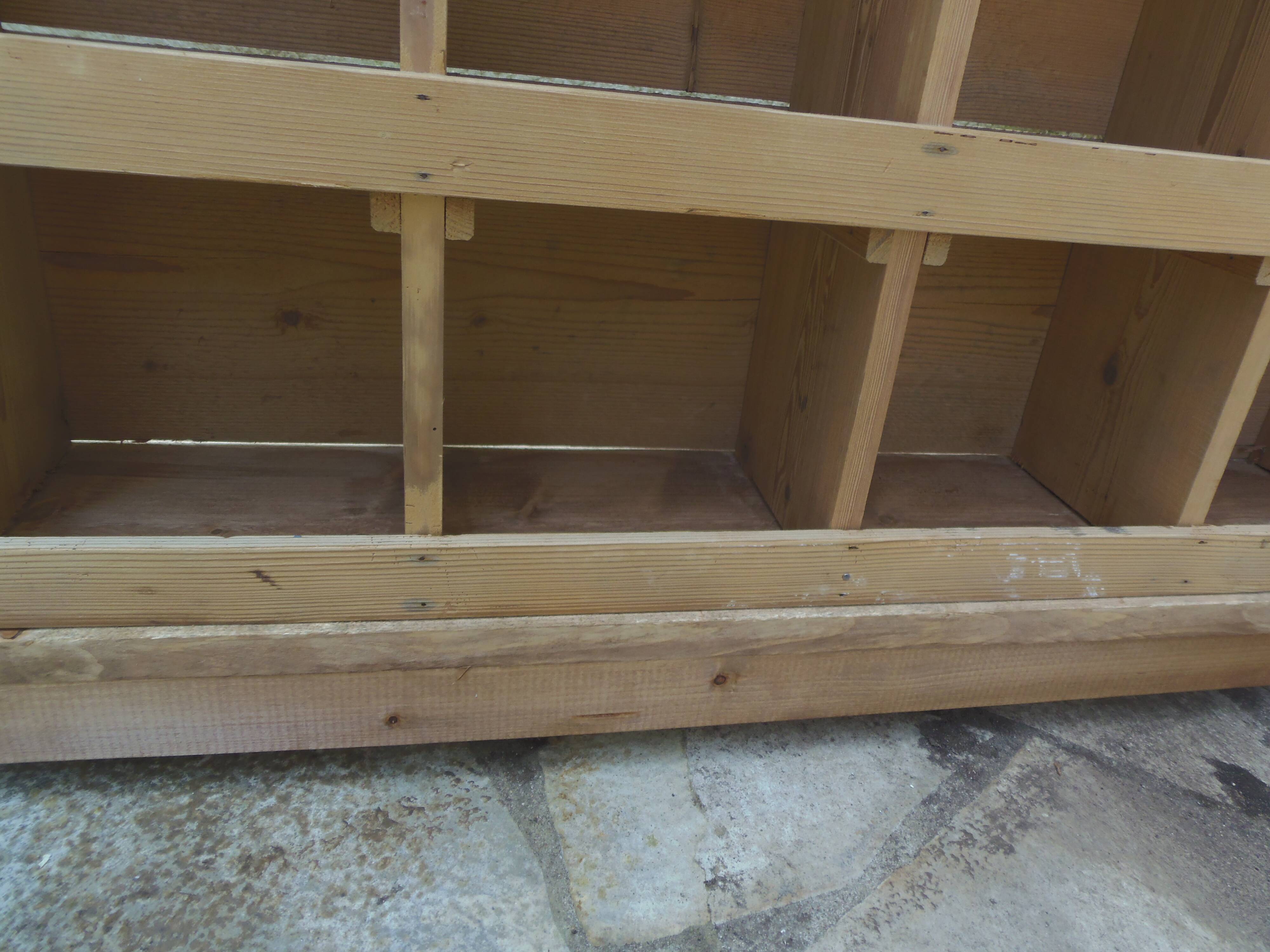 Vintage pitch pine furniture, 30 lockers, 1 niche.