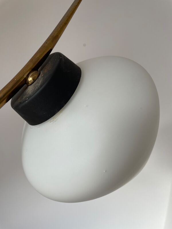 Lustre vintage 3 feux en laiton et opaline vers 1960