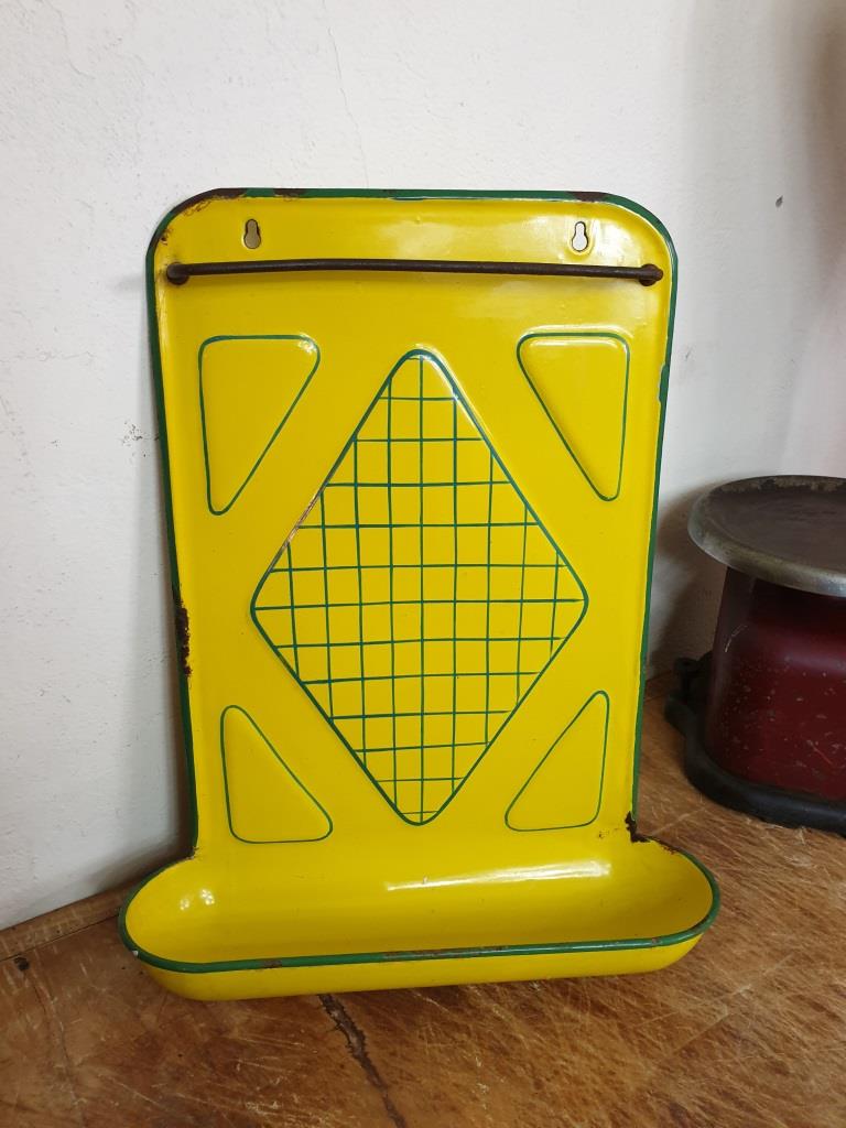 Enamelled utensil door