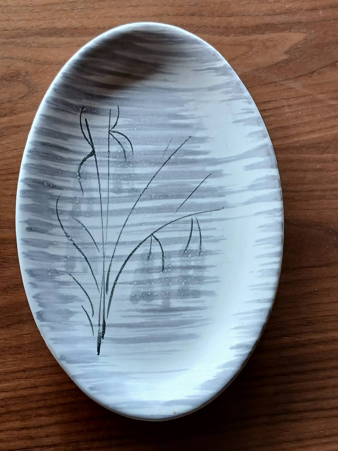 Pair of Niderviller kitten-patterned bowls