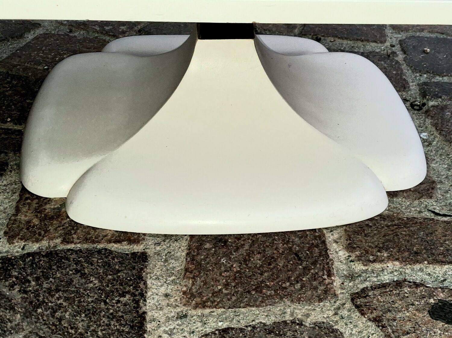 Tulip leg commode design, French manufacturing by Gautier.