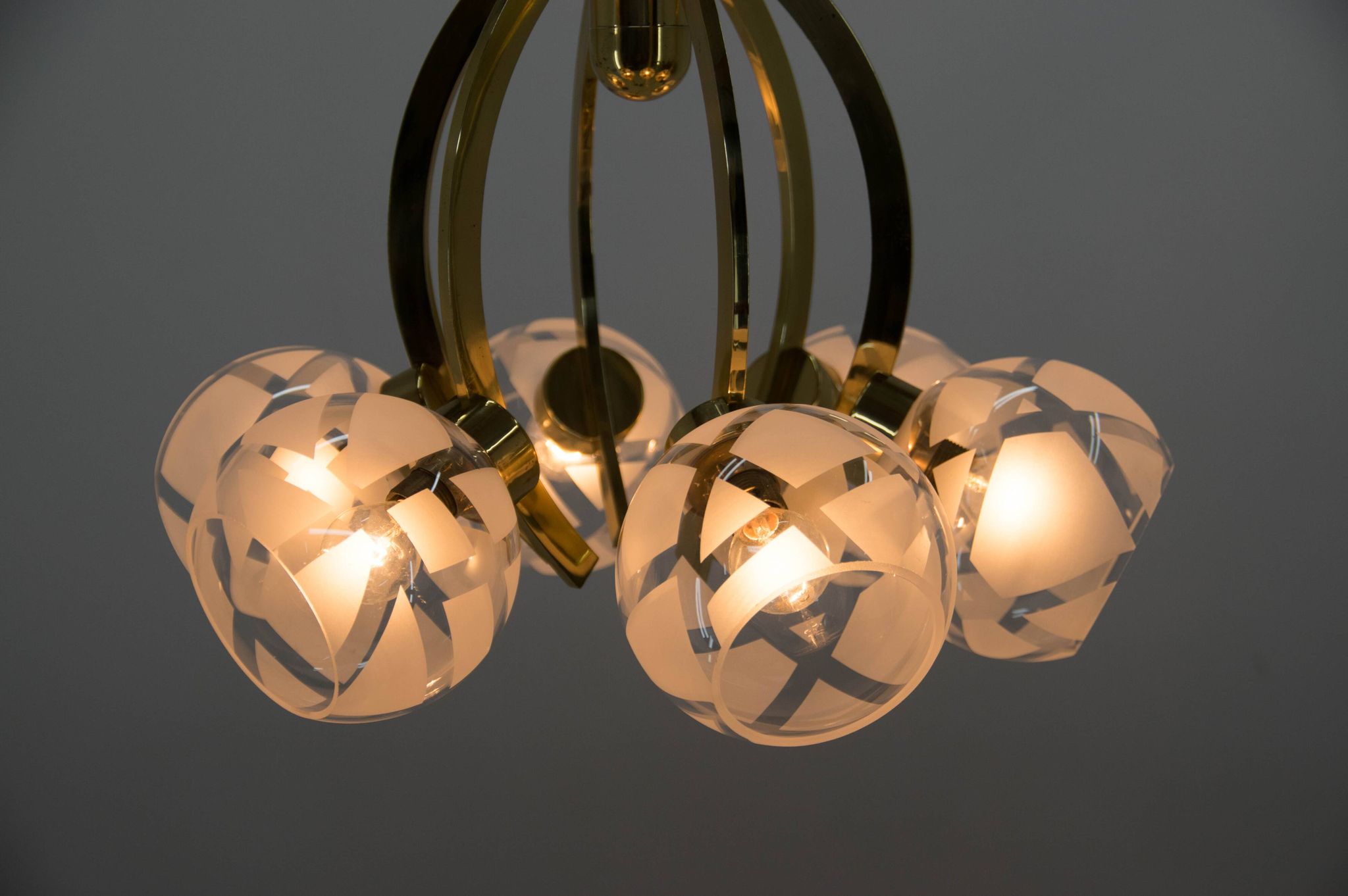 Lustre à 6 bras en laiton et verre, années 1980