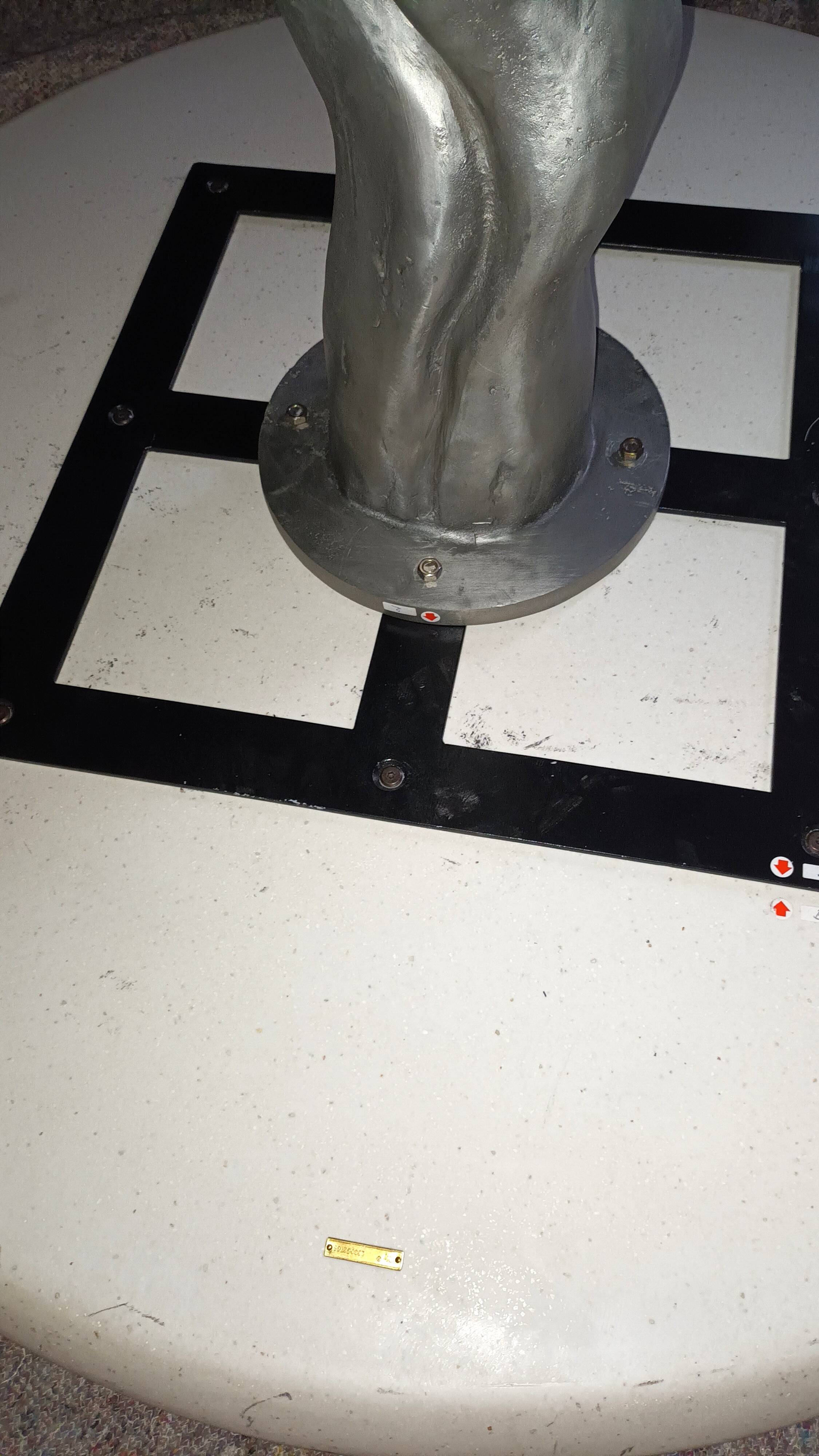 Round table signed OLY Studio