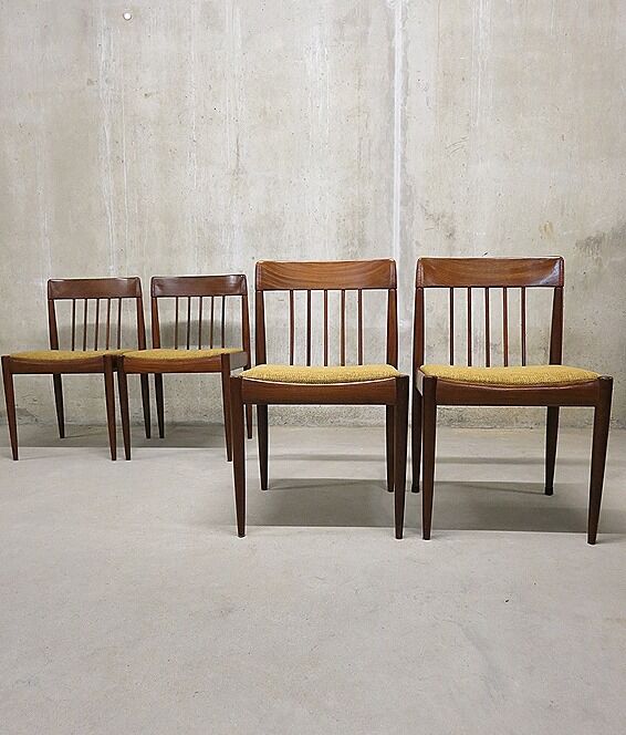 Set of 4 dining room chairs