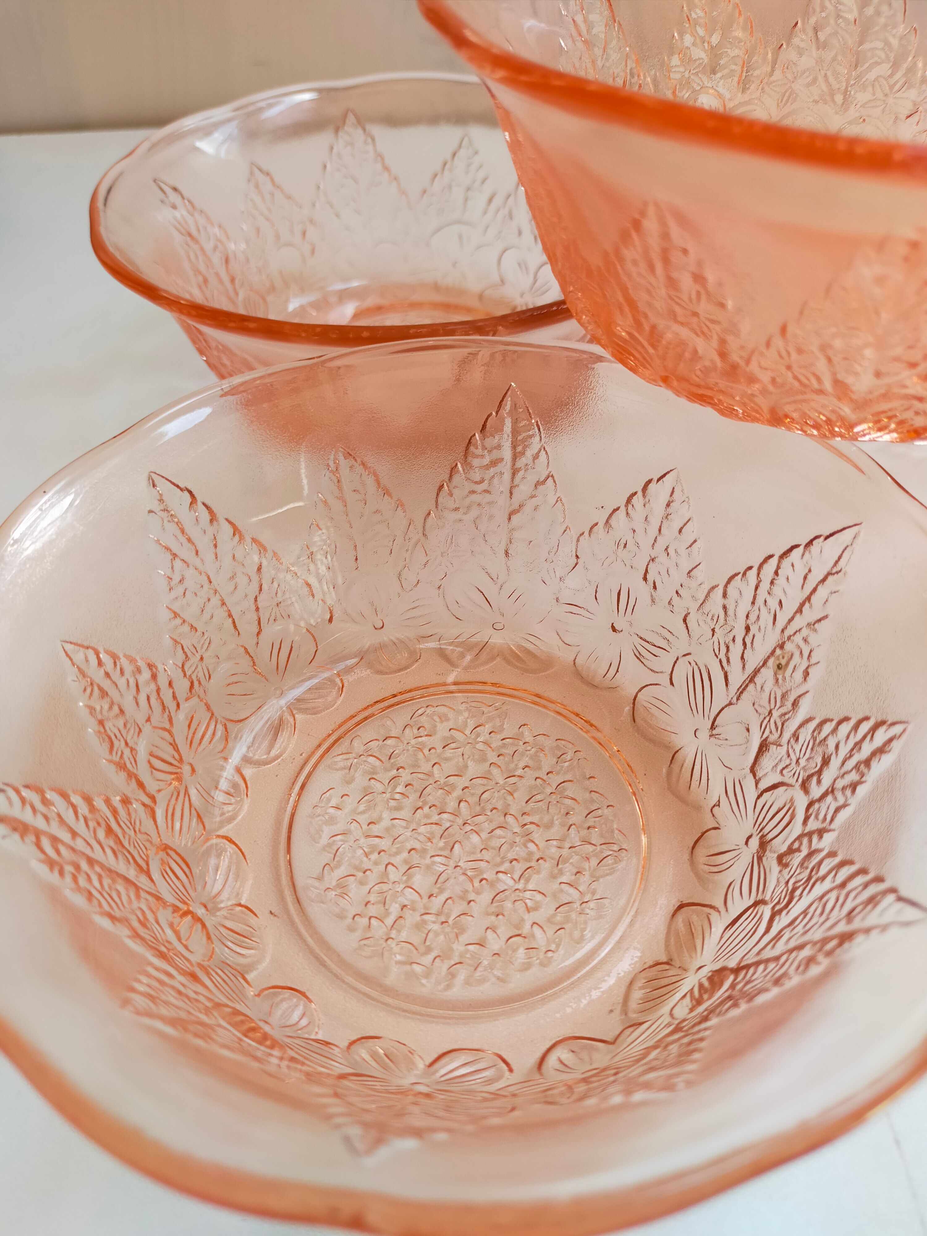 Bowls engraved flowers and signed