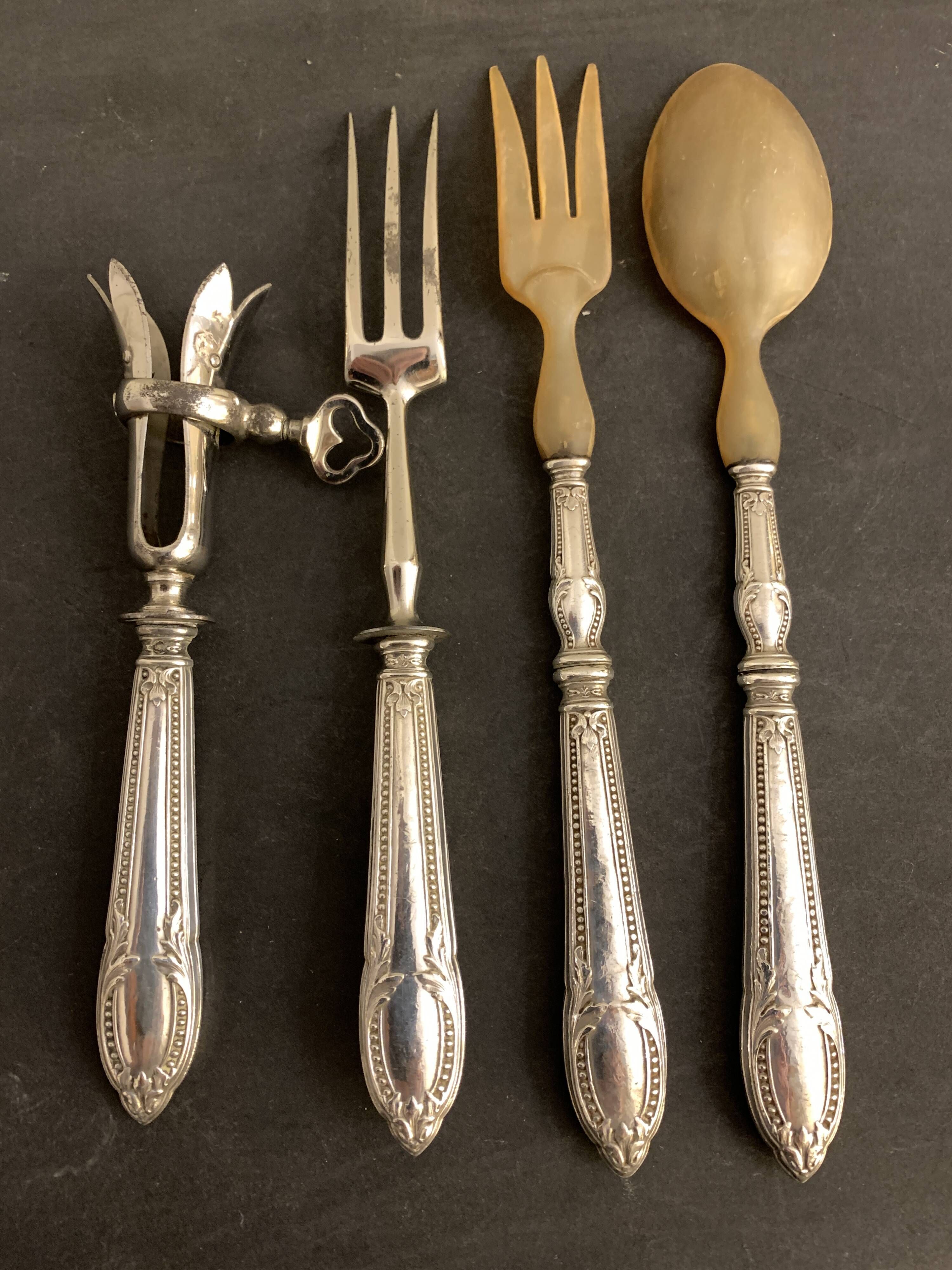4 couverts de service en argent pour gigot et salade, XIXème