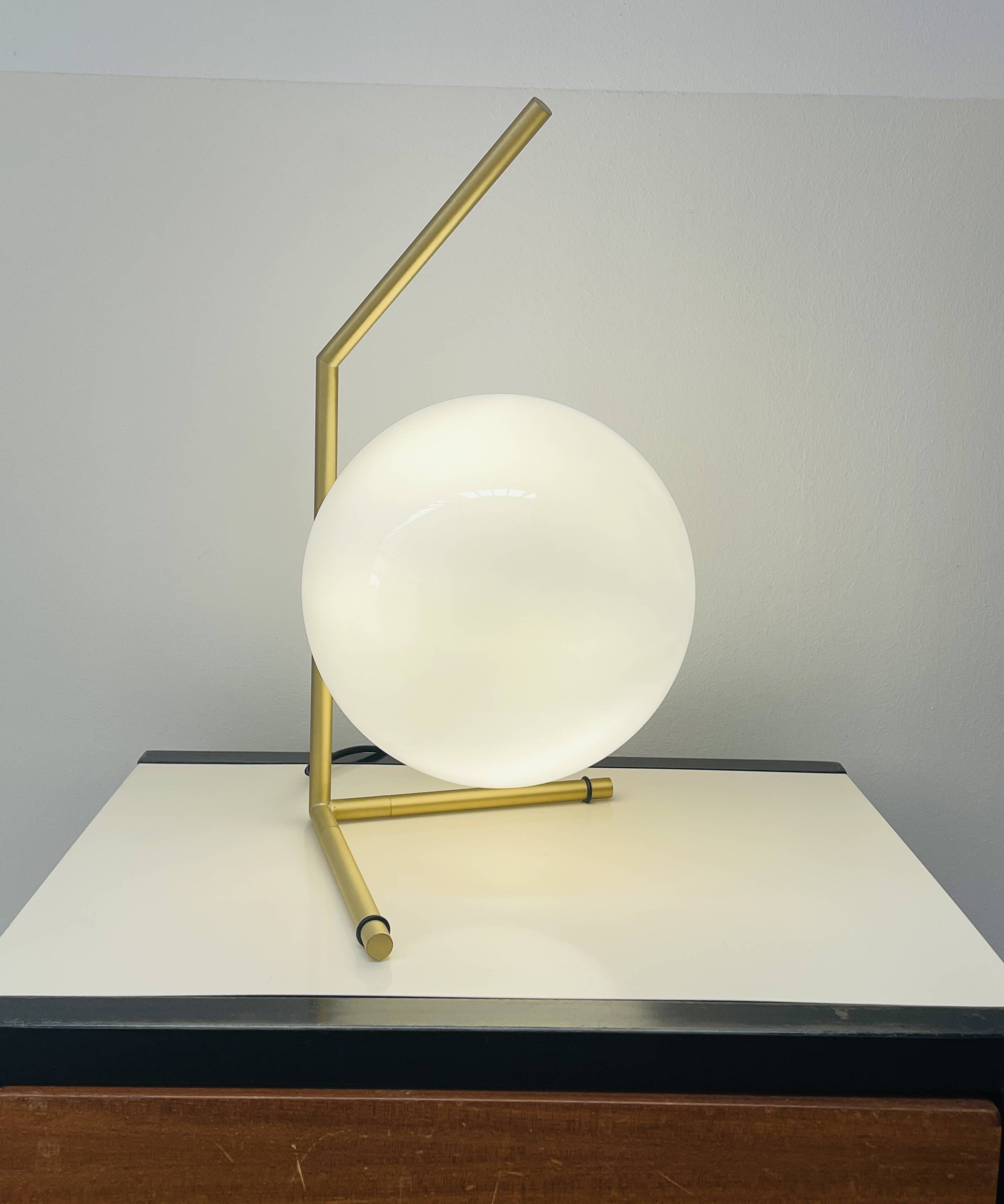 Lampe IC Lights T1 High éditée par Flos, design Michael Anastassiades