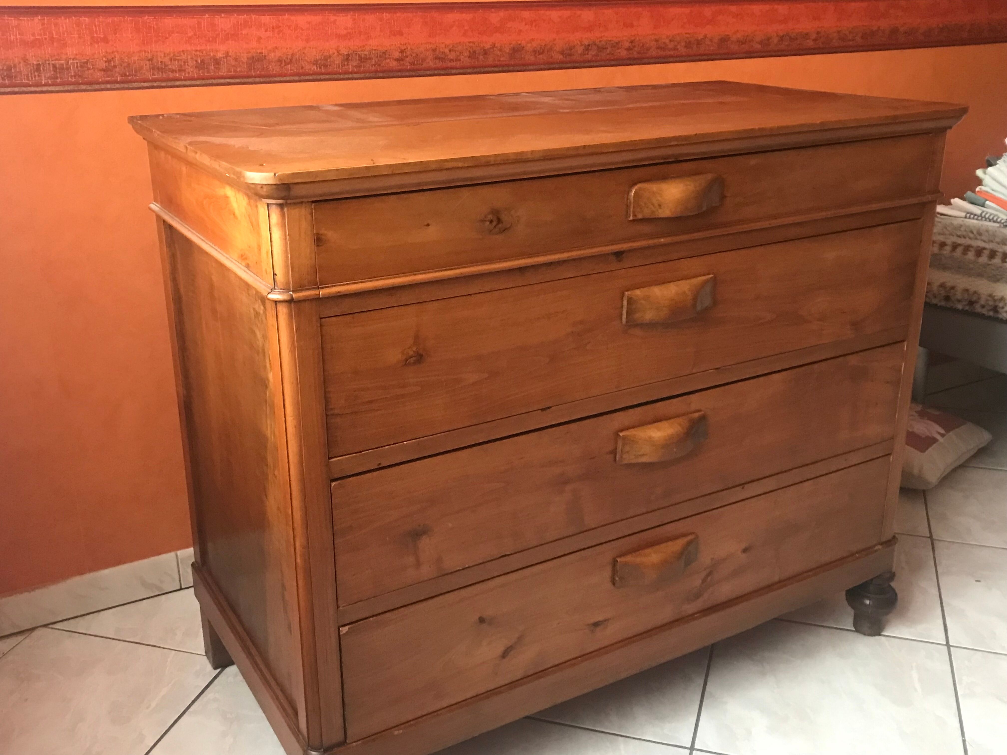 Solid wood chest of drawers