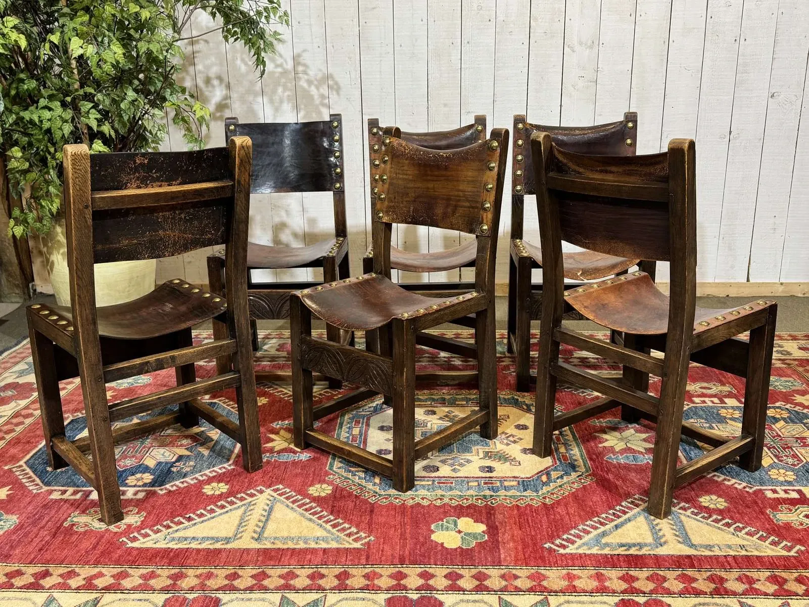 Set of 6 English chairs in oak and fine leather from the late 19th century.
