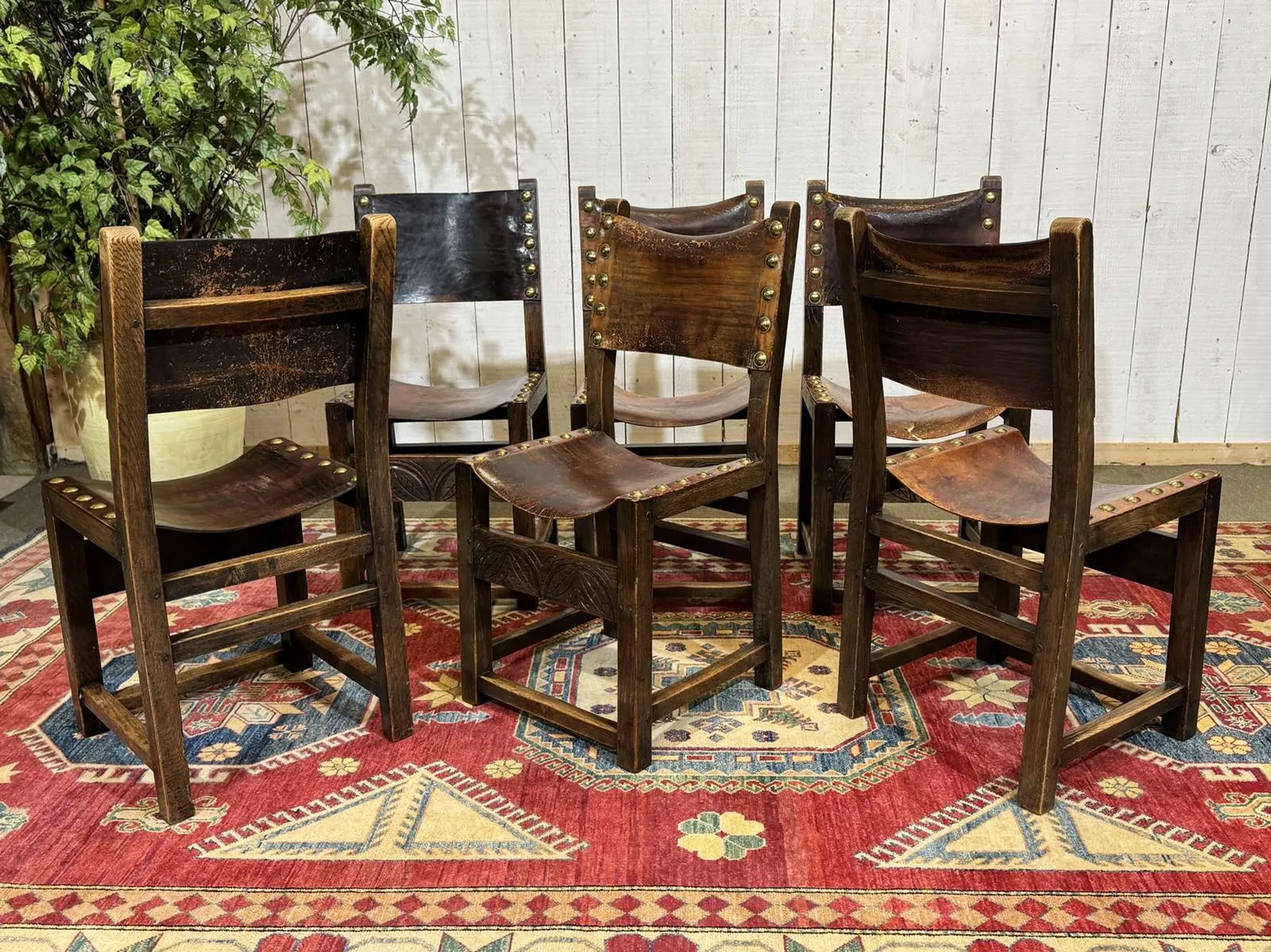 Set of 6 English chairs in oak and fine leather from the late 19th century.