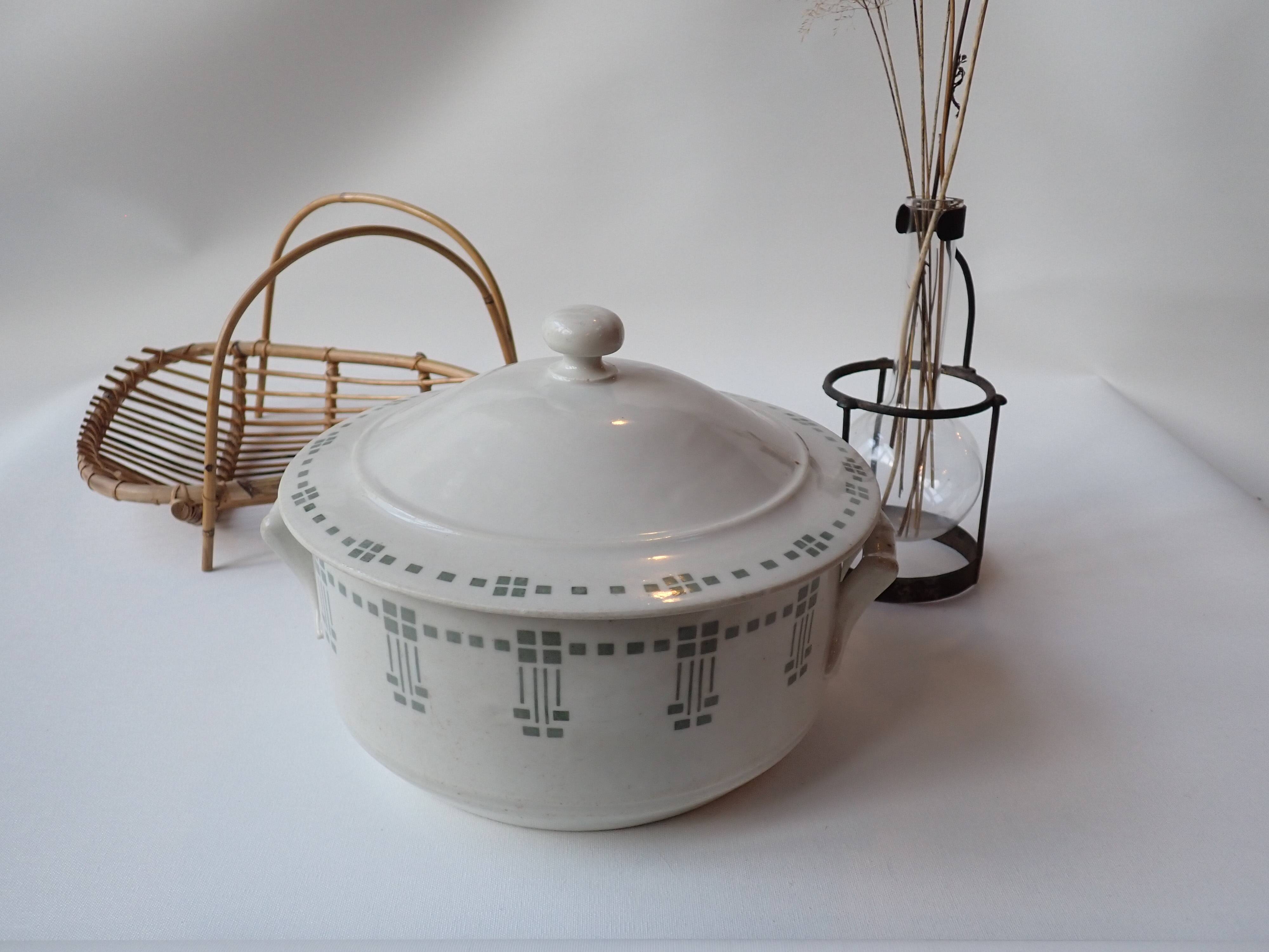 Soup tureen / vegetable dish from the 1920s/30s