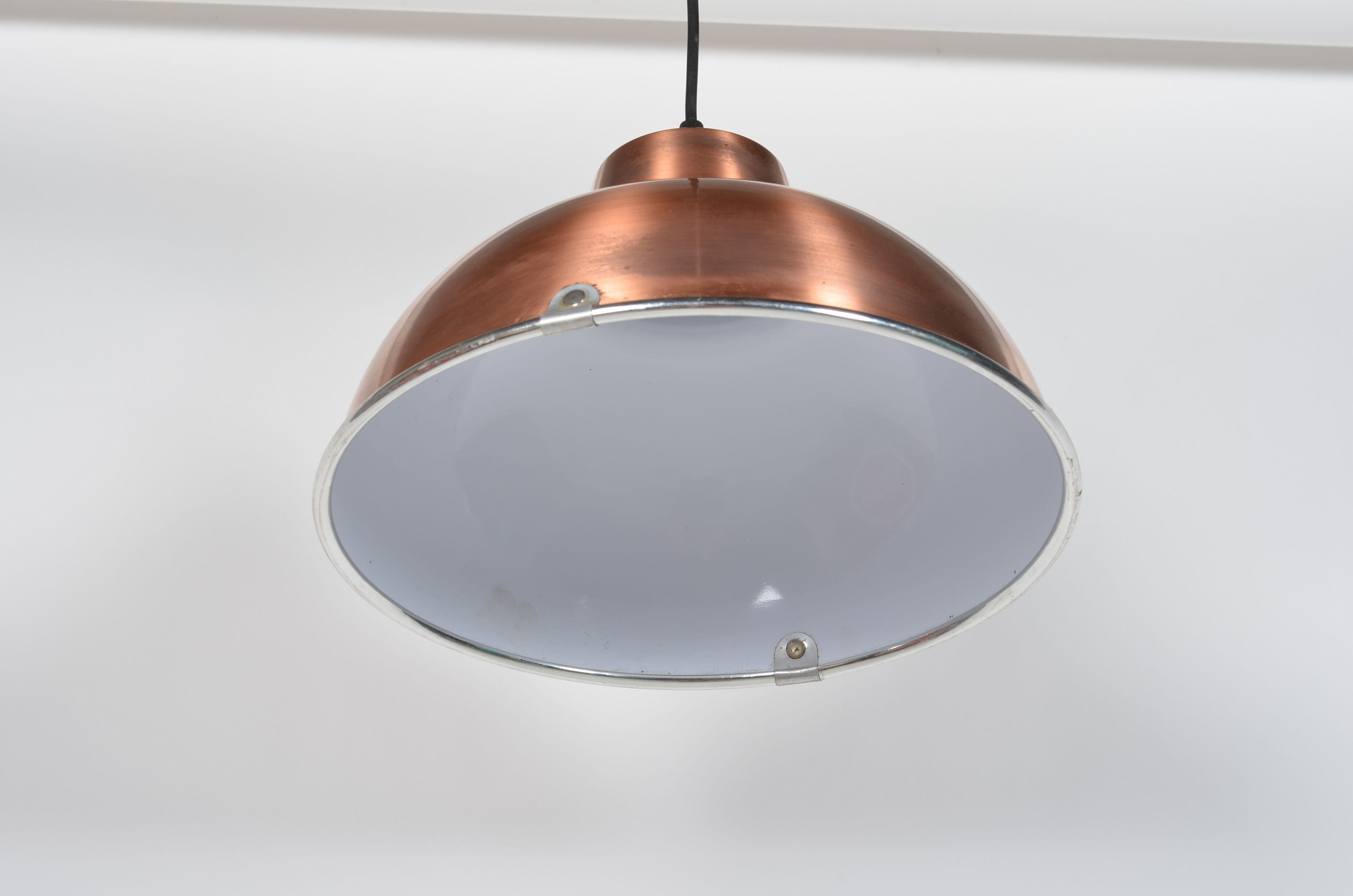 Pink copper aspect suspension