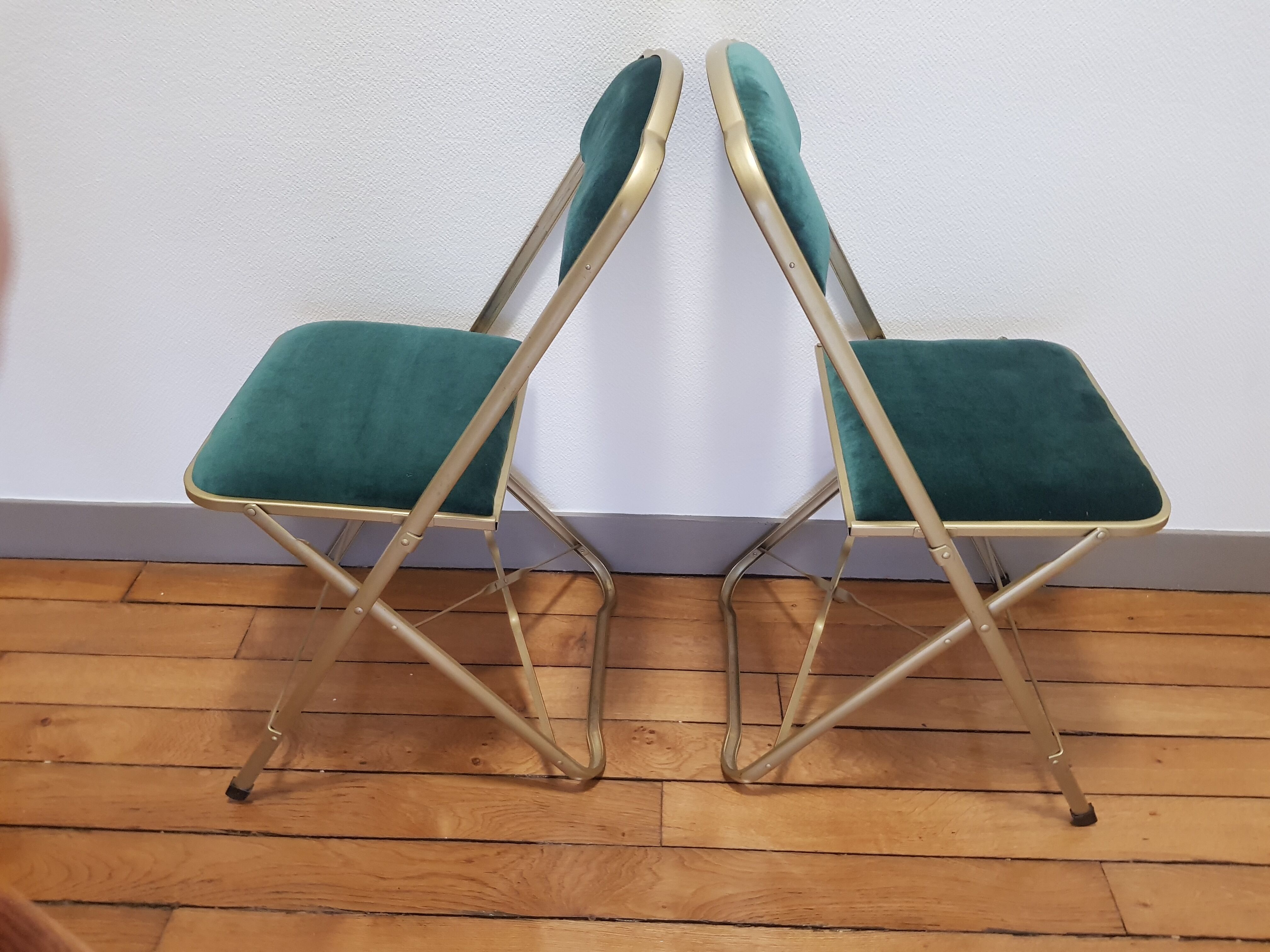 Lot of 2 velvet folding chairs