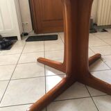 Baumann extendable round table
