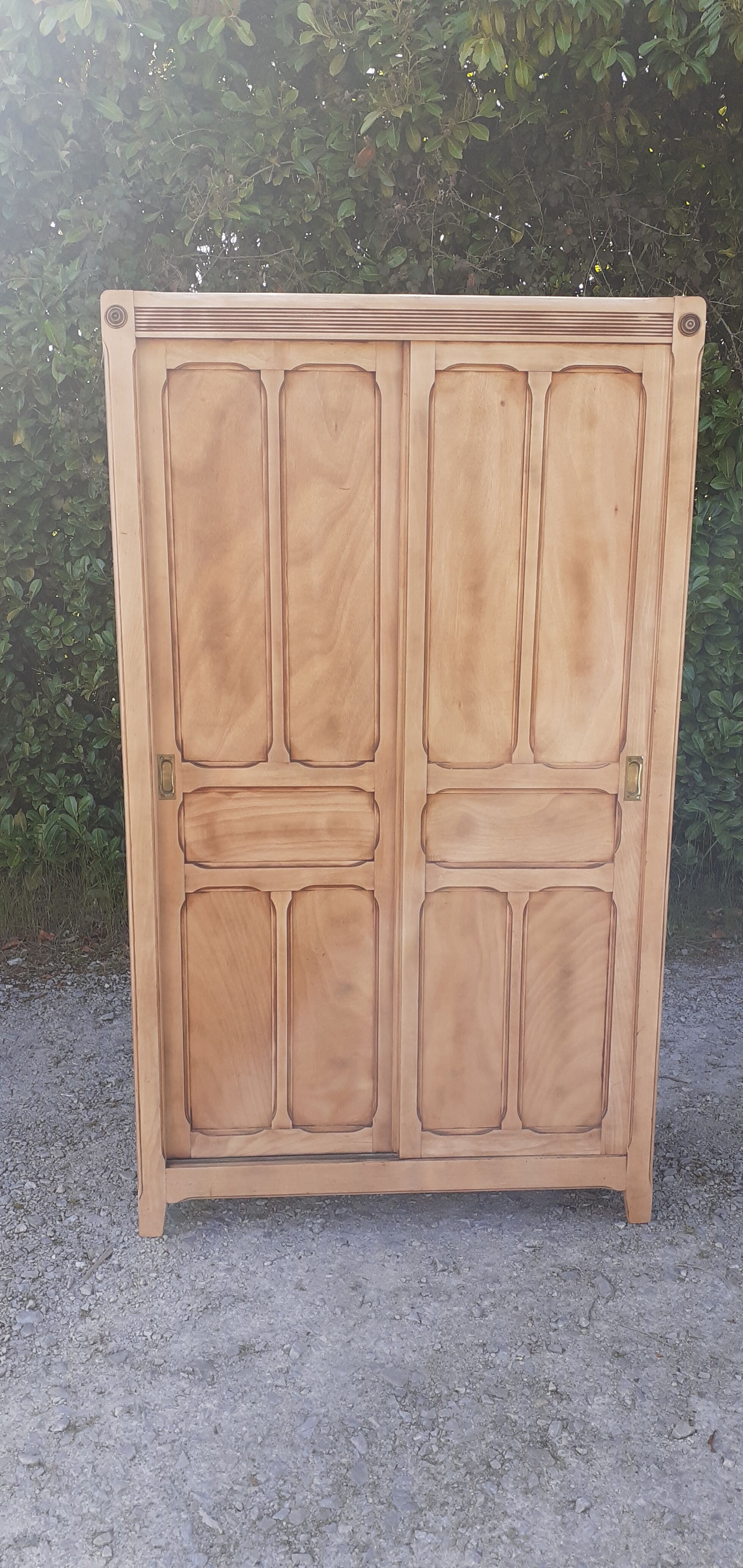 Parisian cabinet with 2 sliding doors 1 shelf solid beech