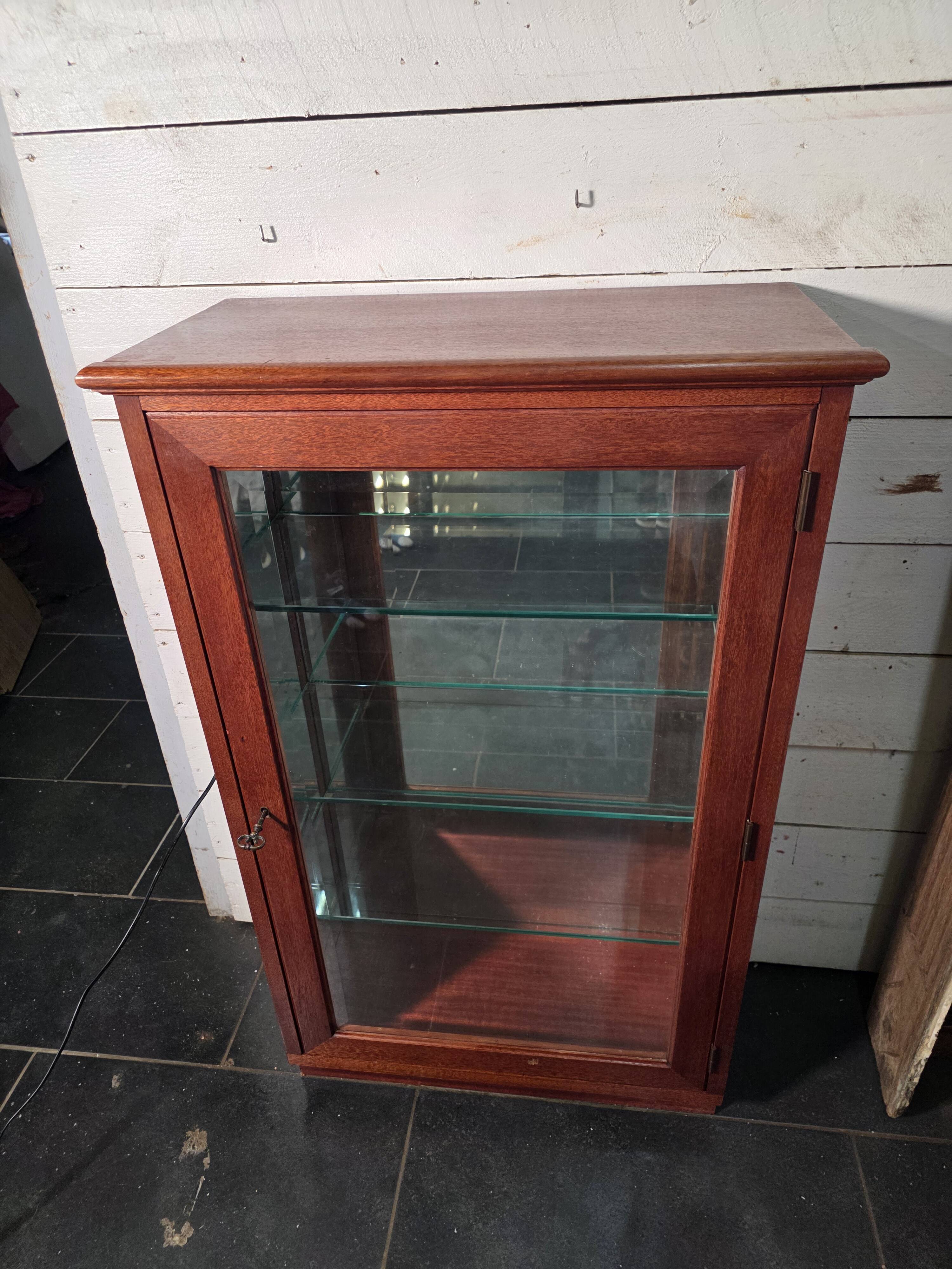 Mahogany display cabinet 20th century