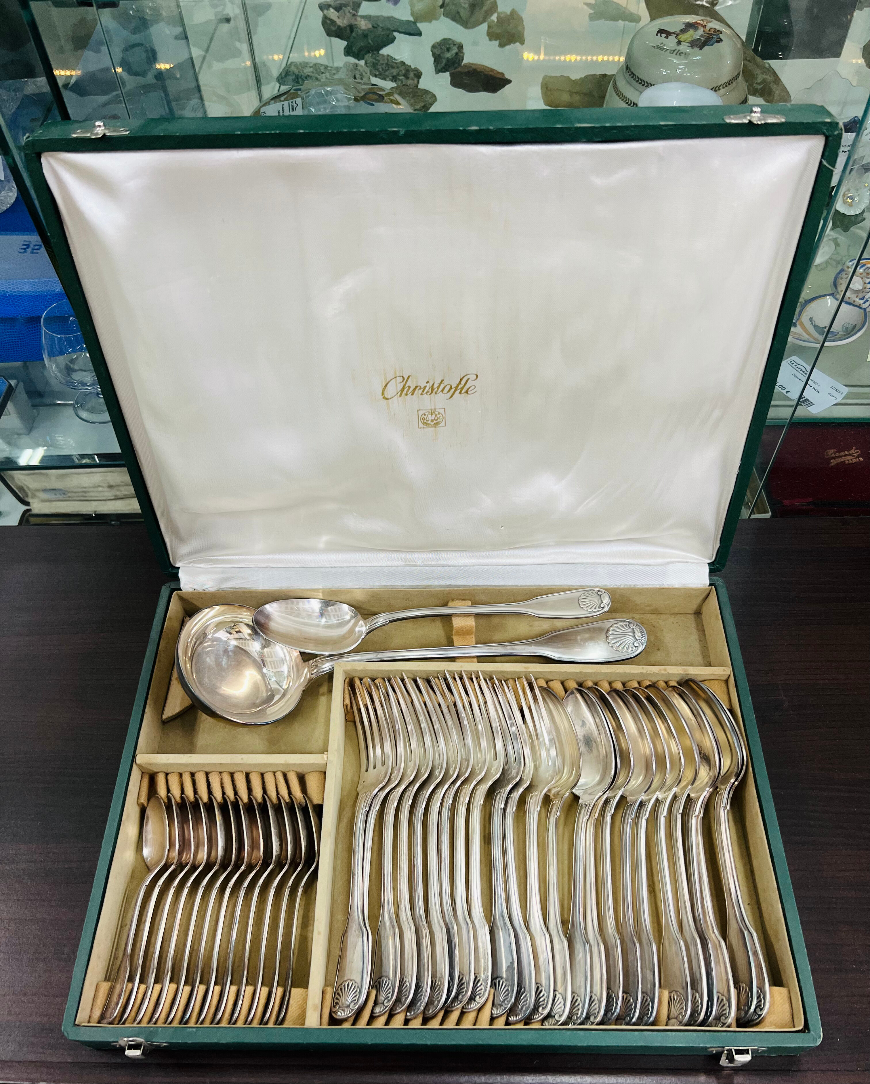 Silver metal housewife comprising 38 christofle pieces, model vendome coquille