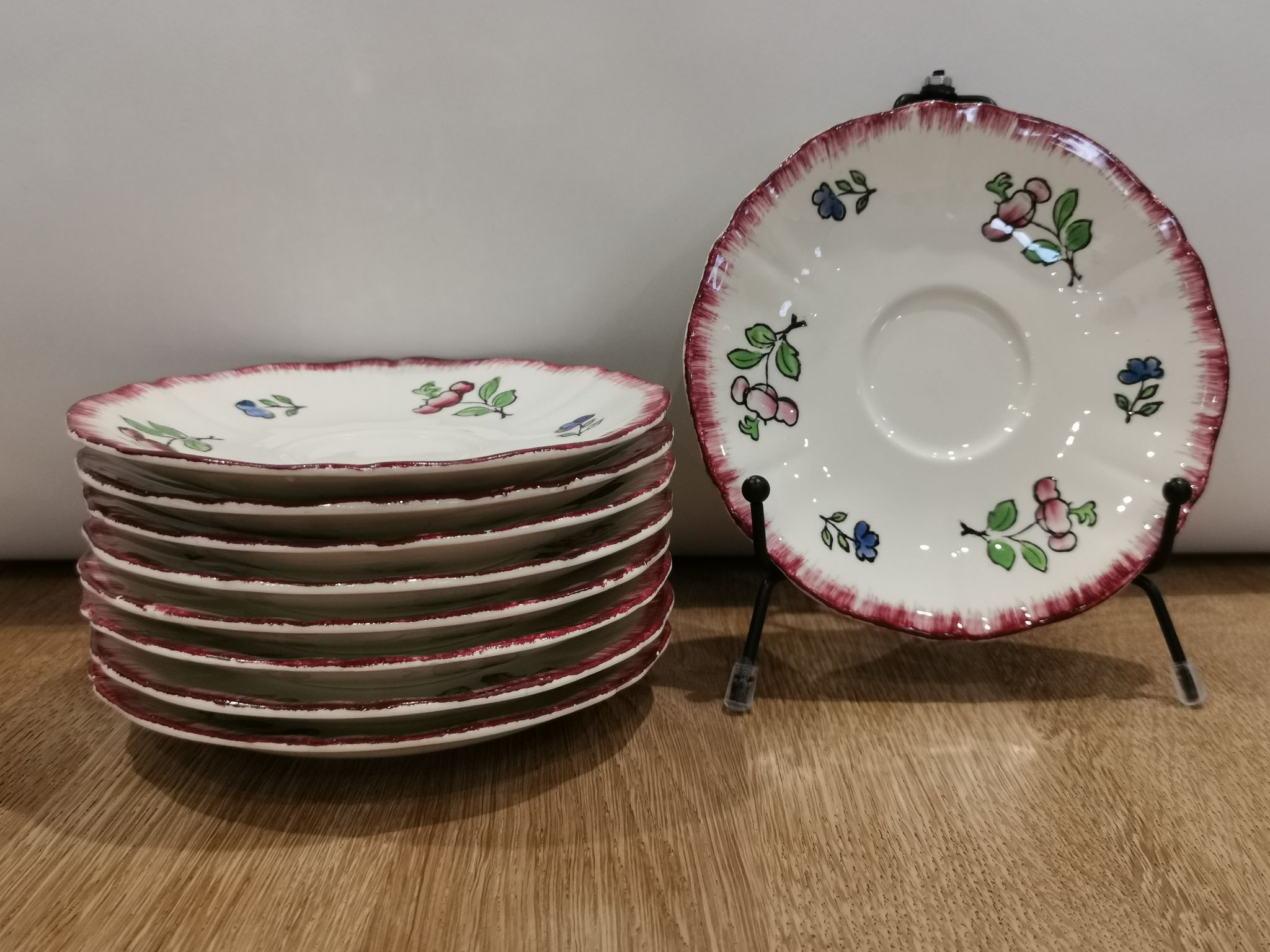 Lot 9 old plates in gien earthenware model "lorraine"