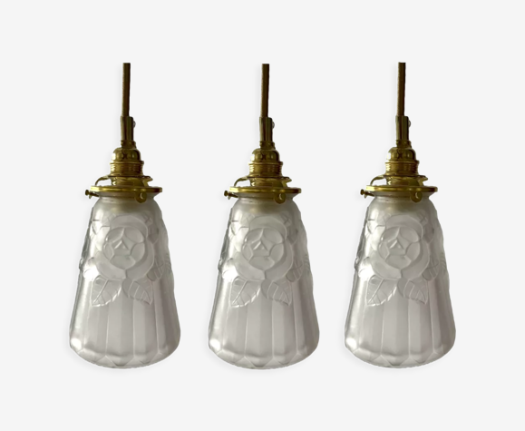 Lot de trois suspensions Art Déco électrifiées à neuf