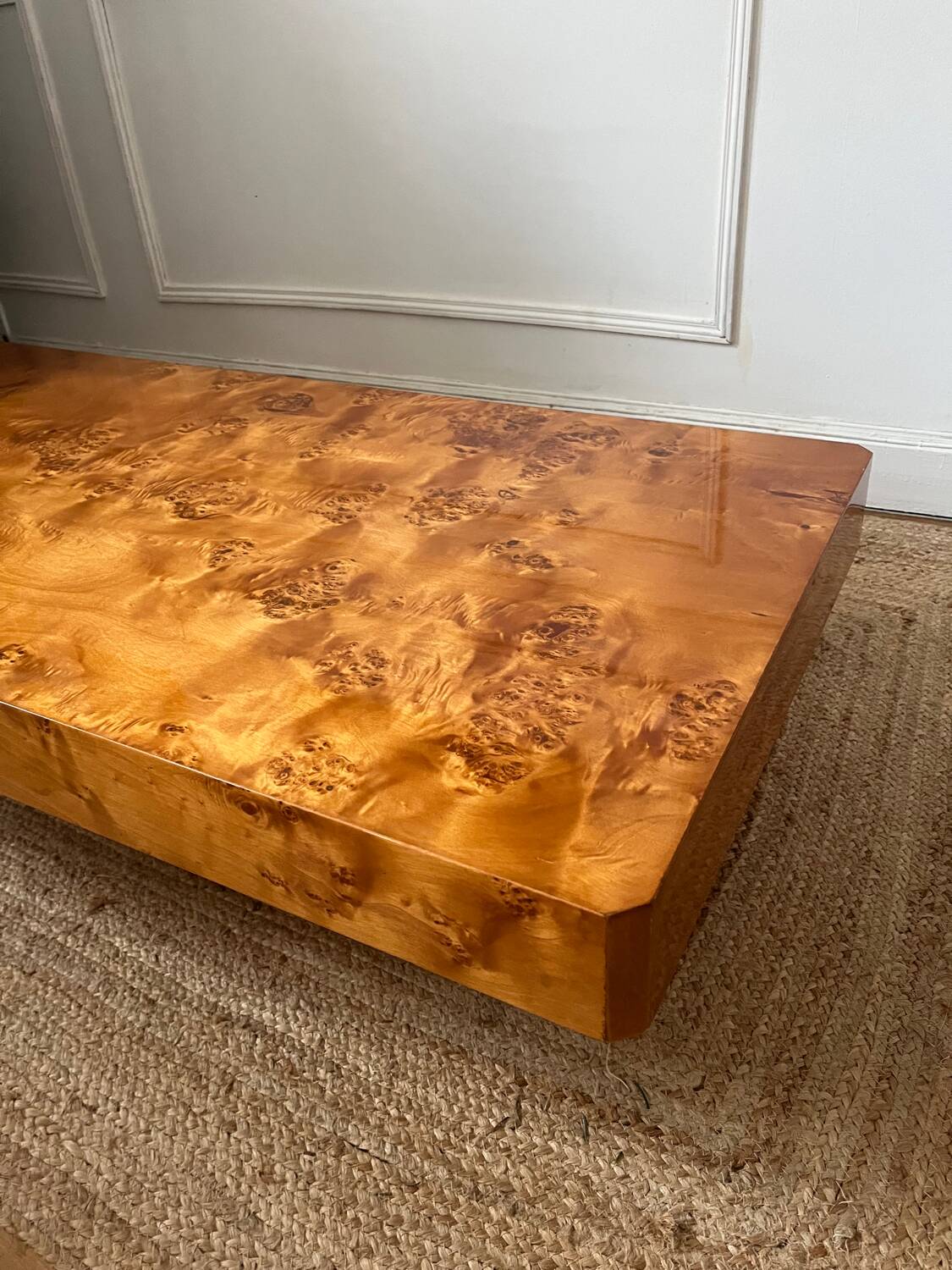Table basse en loupe d’orme vintage 70 Rochebobois