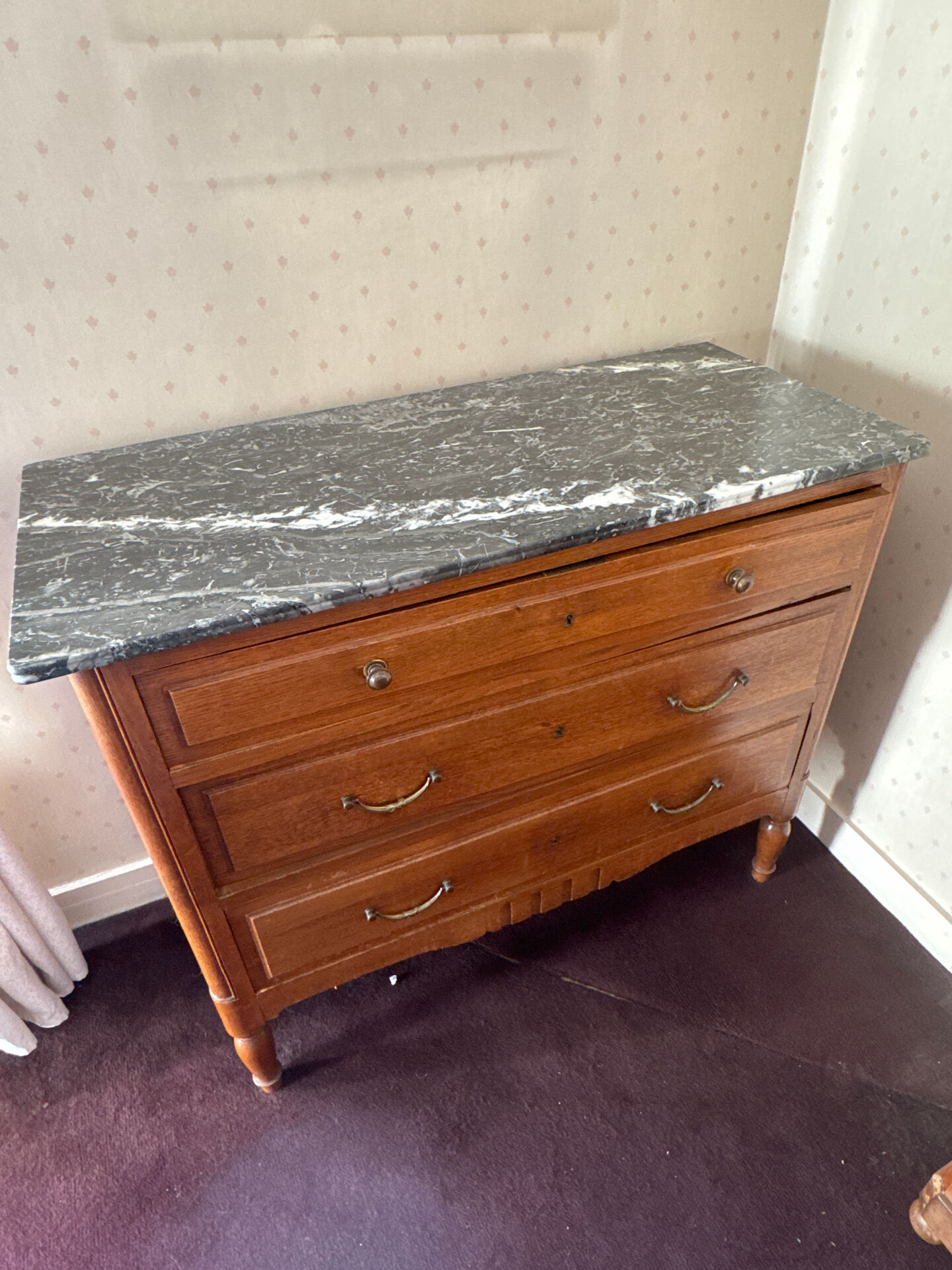 Commode dessus marbre