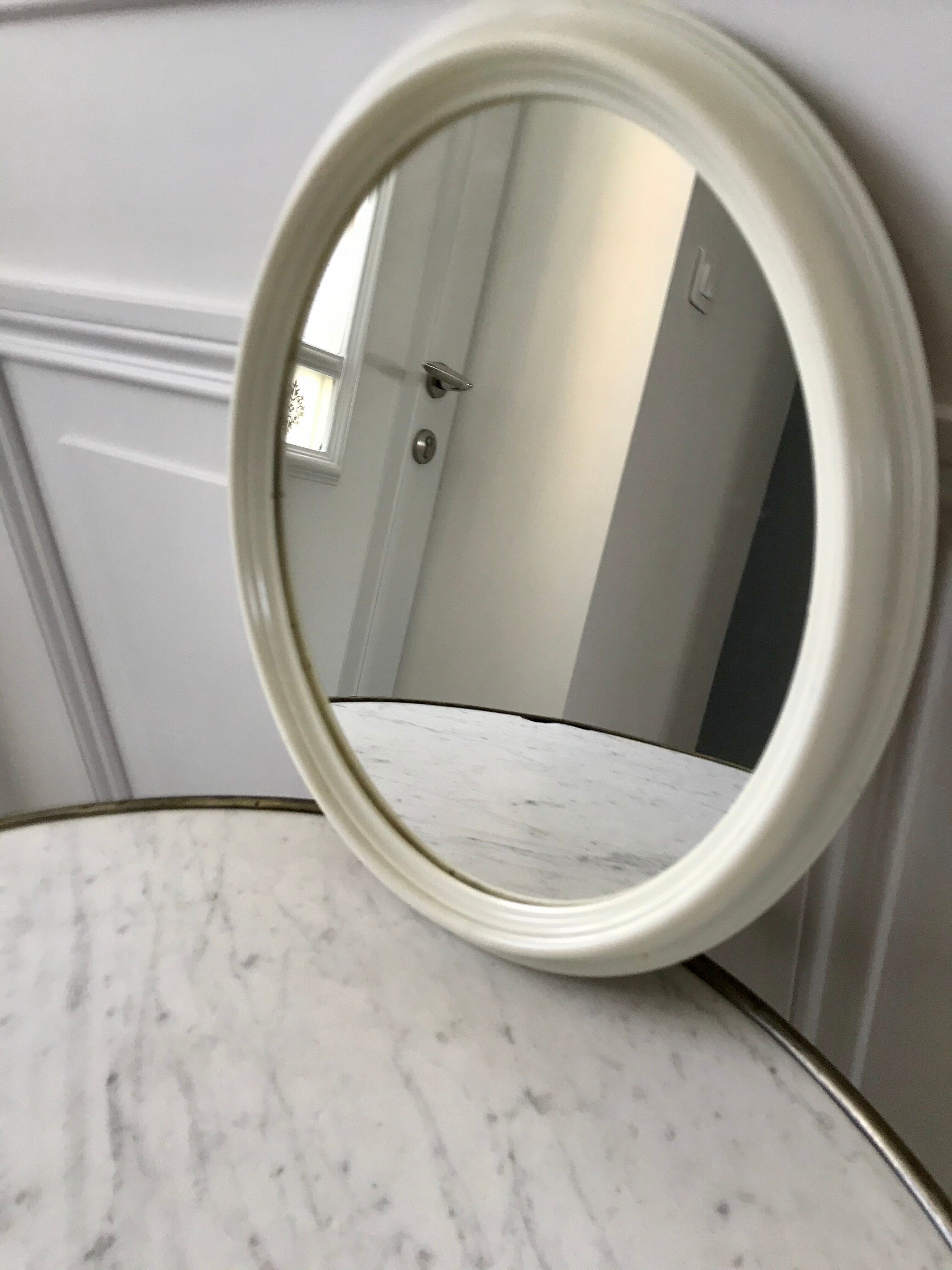 Oval plastic mirror 70s