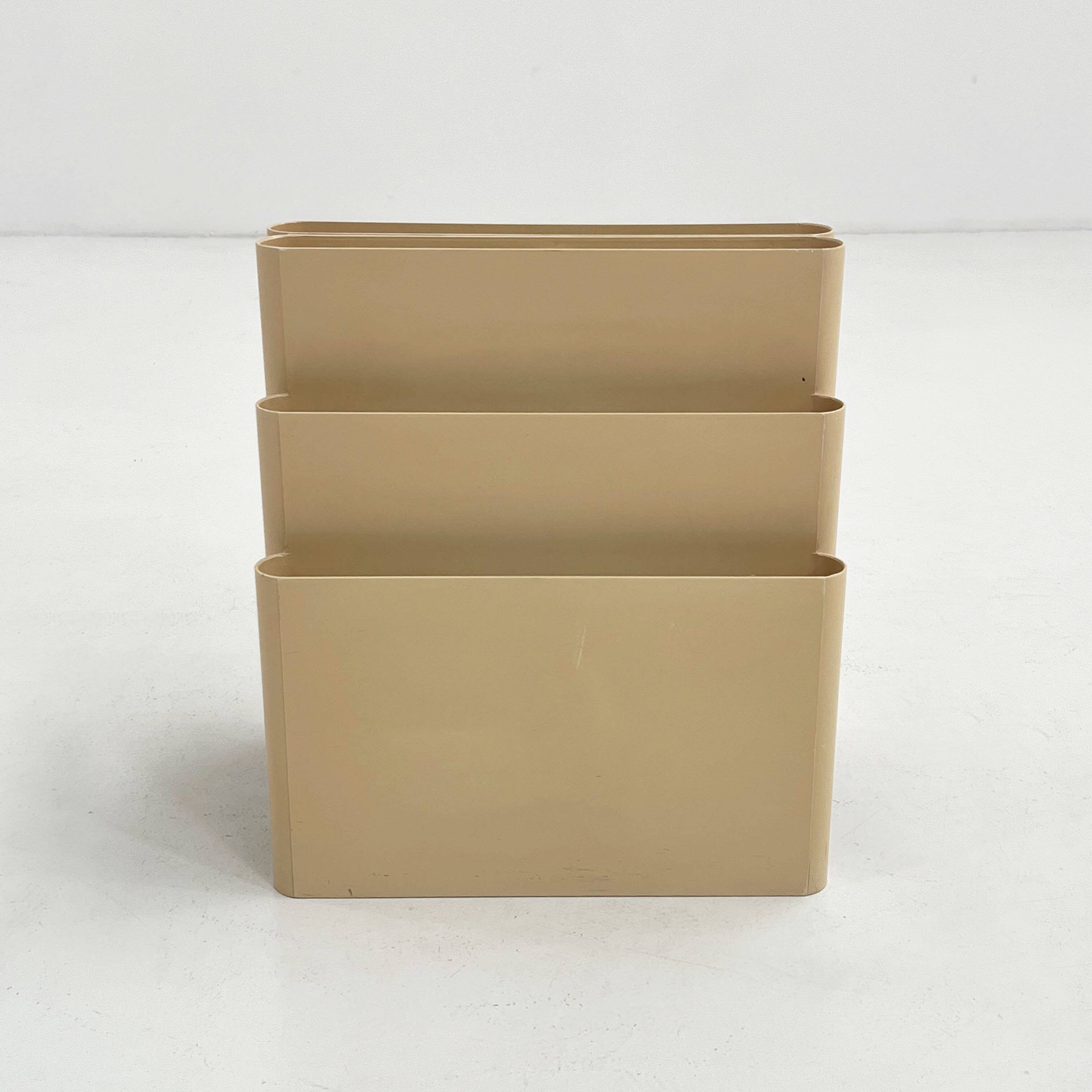 Cream magazine rack by Giotto Stoppino for Kartell, 1970