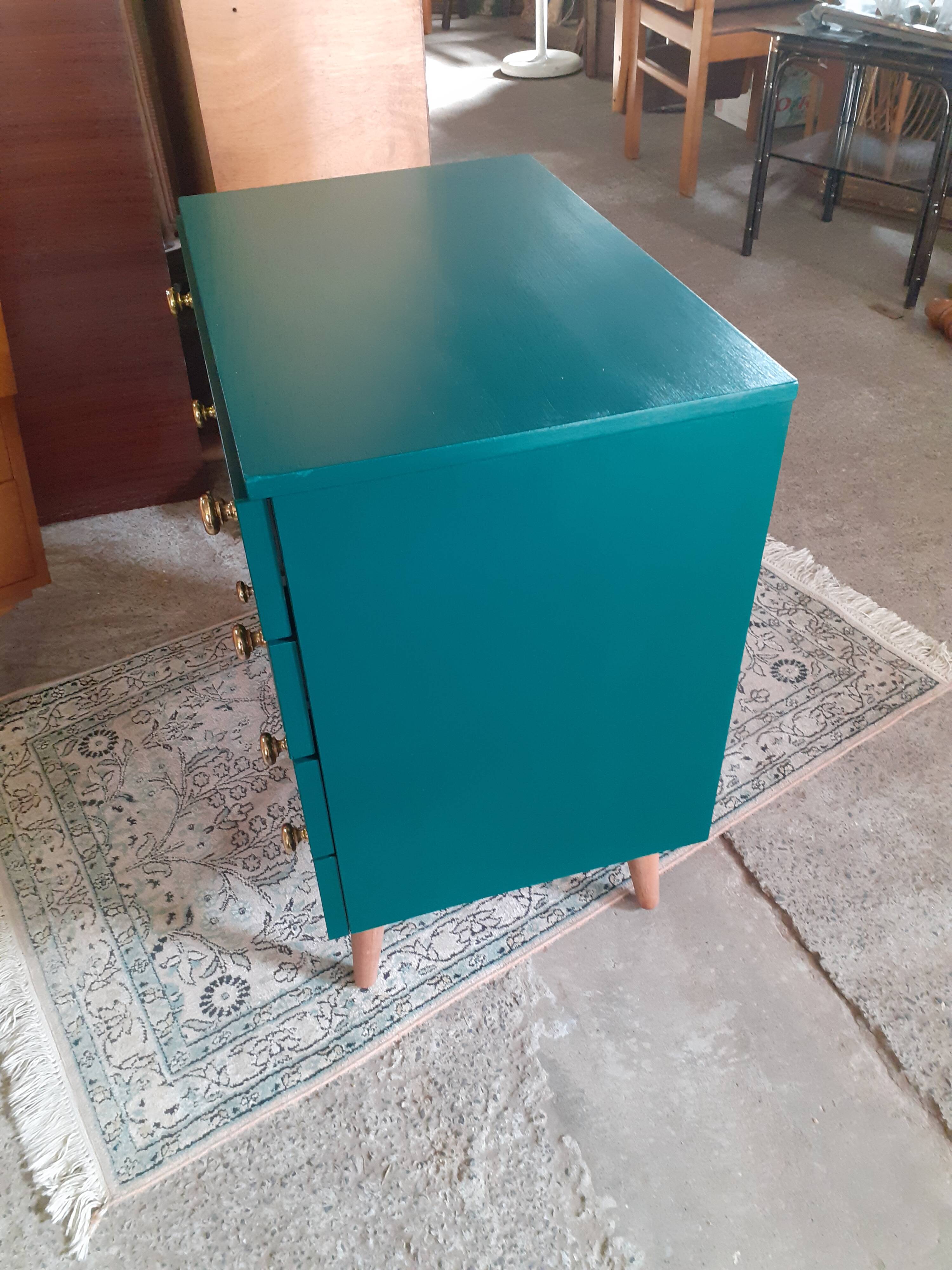 Vintage chest of drawers