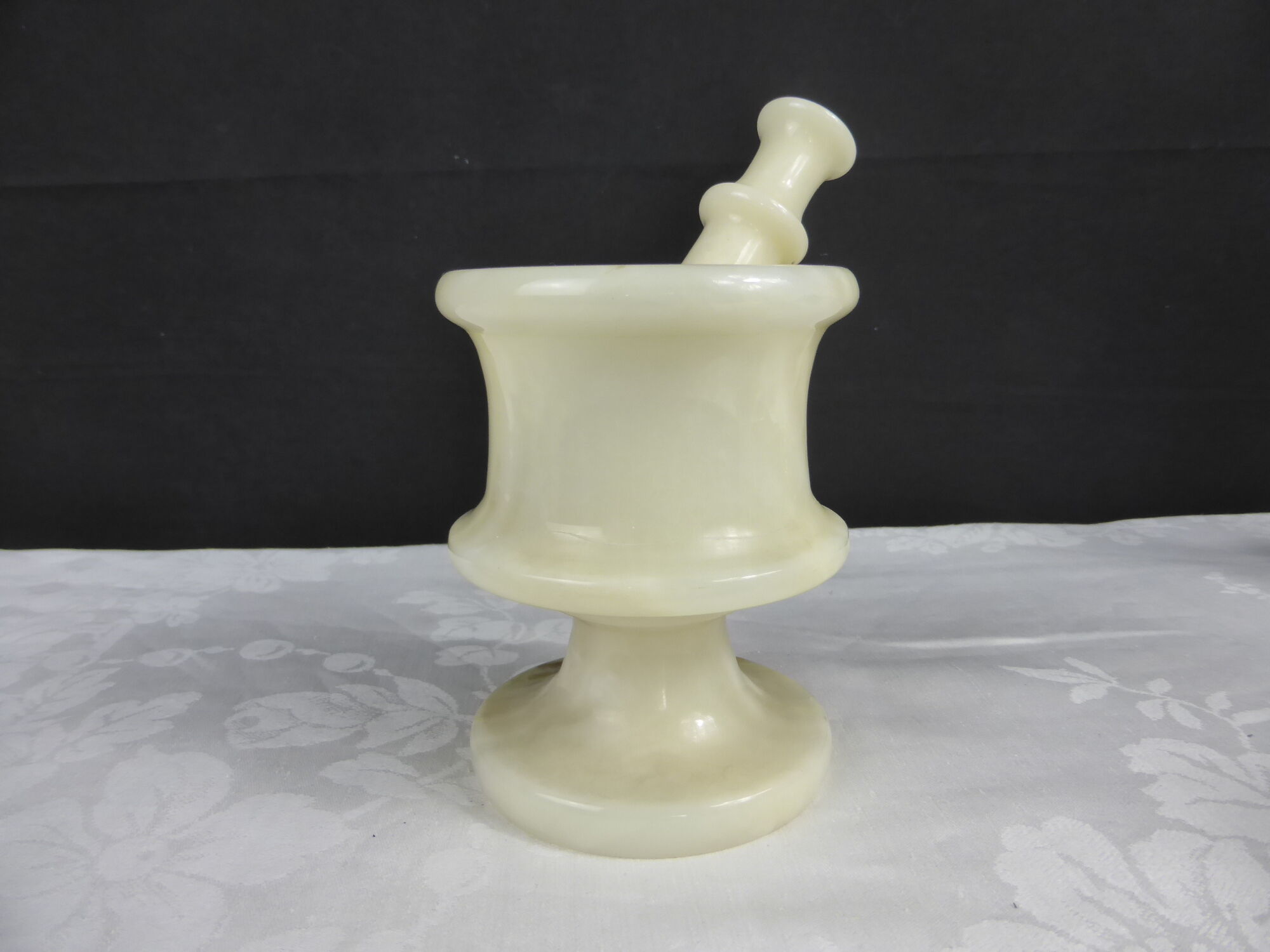 Mortar and pestle in off-white onyx marble+orange veins-Height 10,5cm