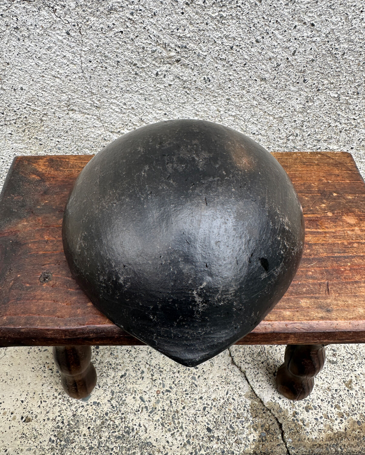 Ancient bowl, ethnic pottery in Colombian La Chamba ceramic.