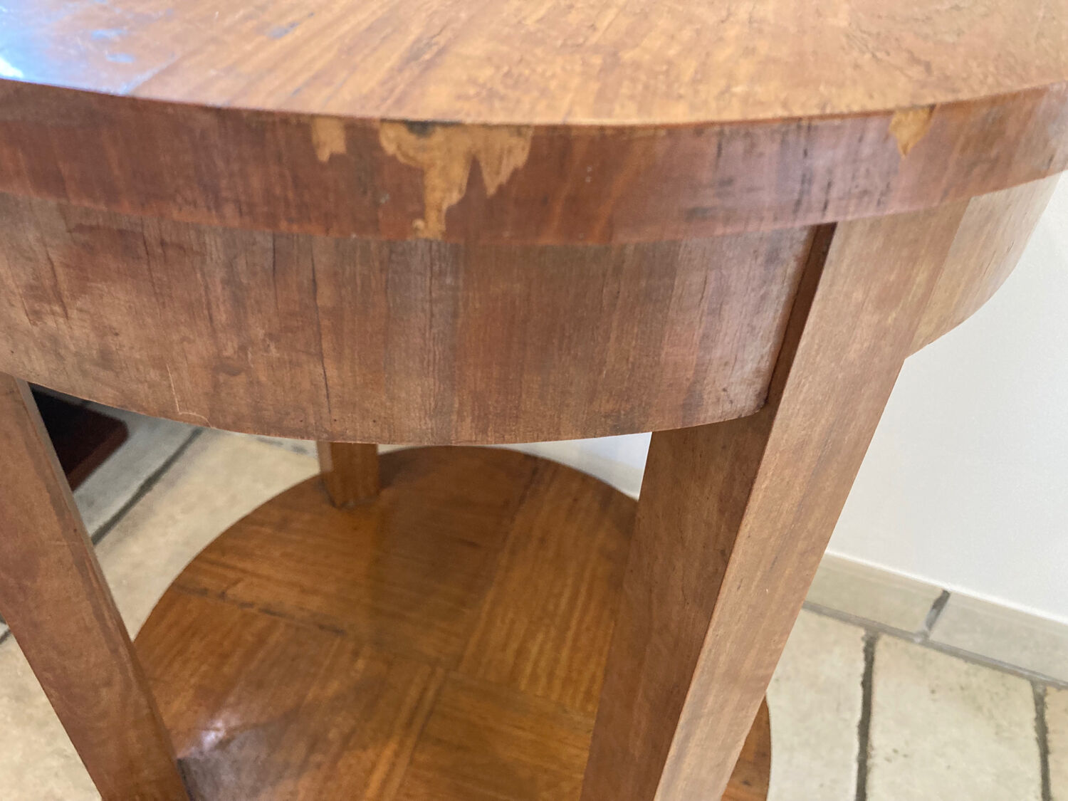 Round pedestal table art deco