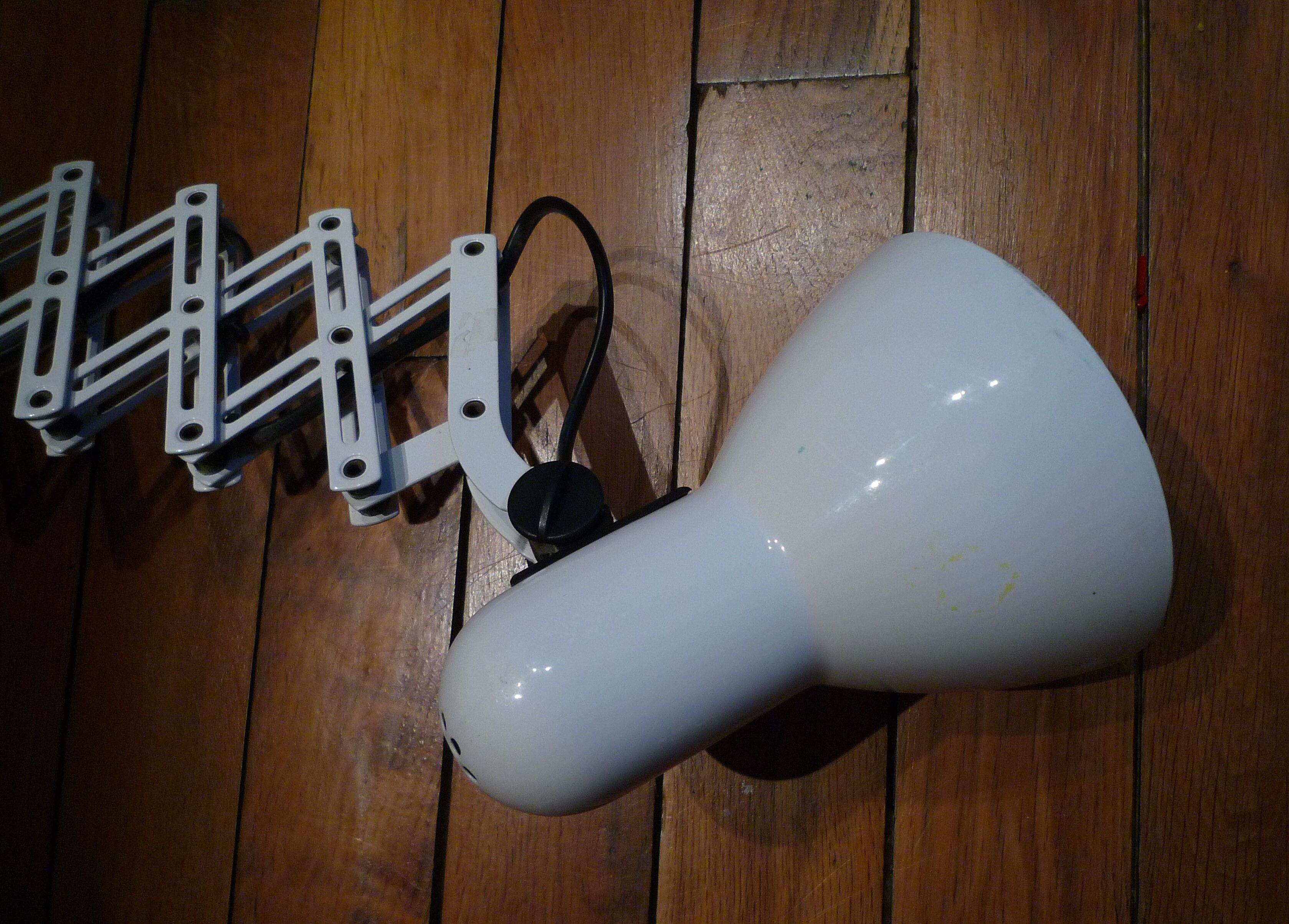 Accordion wall lamp, white lacquered metal