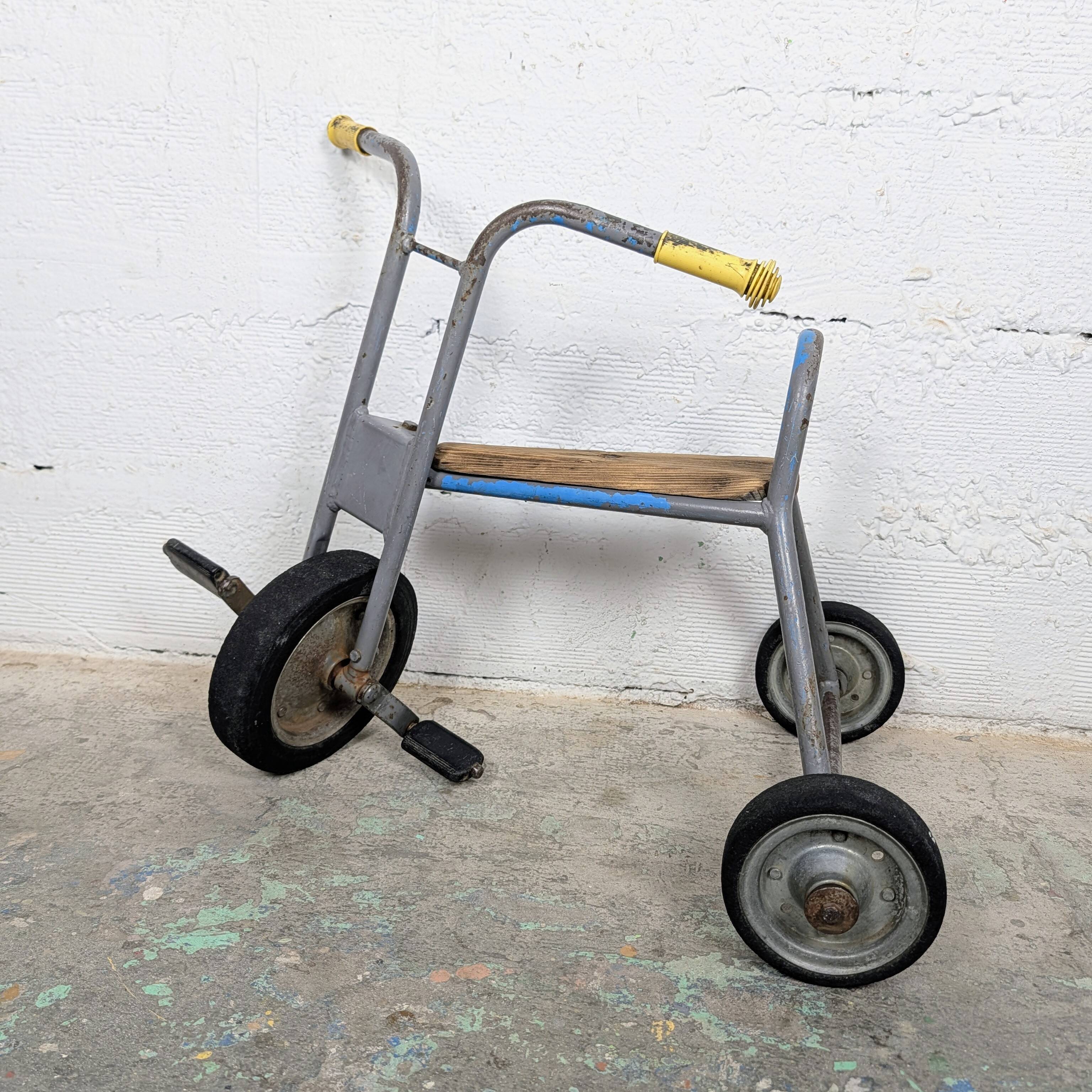 Tricycle vintage métal et bois