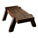 Table basse brutaliste en acajou