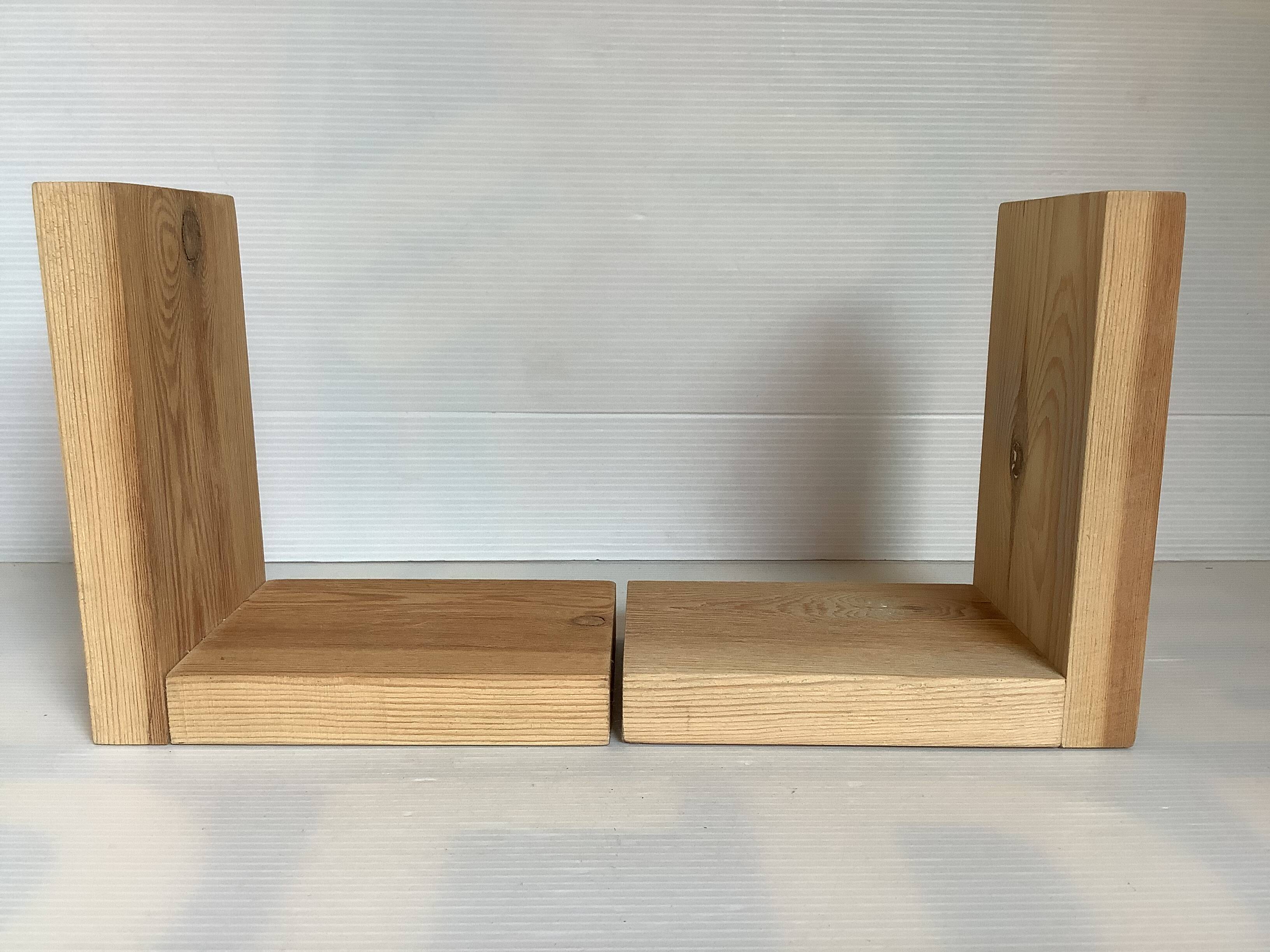 Paire de serre-livres scandinaves en bois