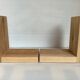 Paire de serre-livres scandinaves en bois