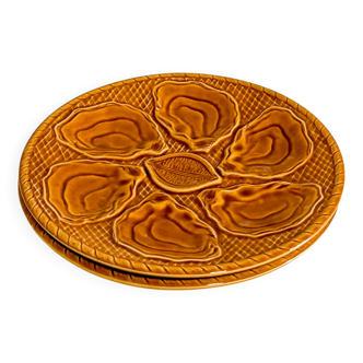 Pair of slip oyster plates, Brown, 1960