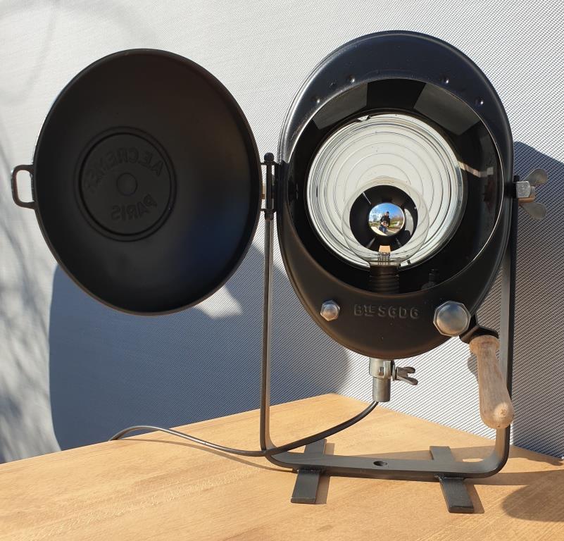 Black Cremer projector with wooden handle and pursuit